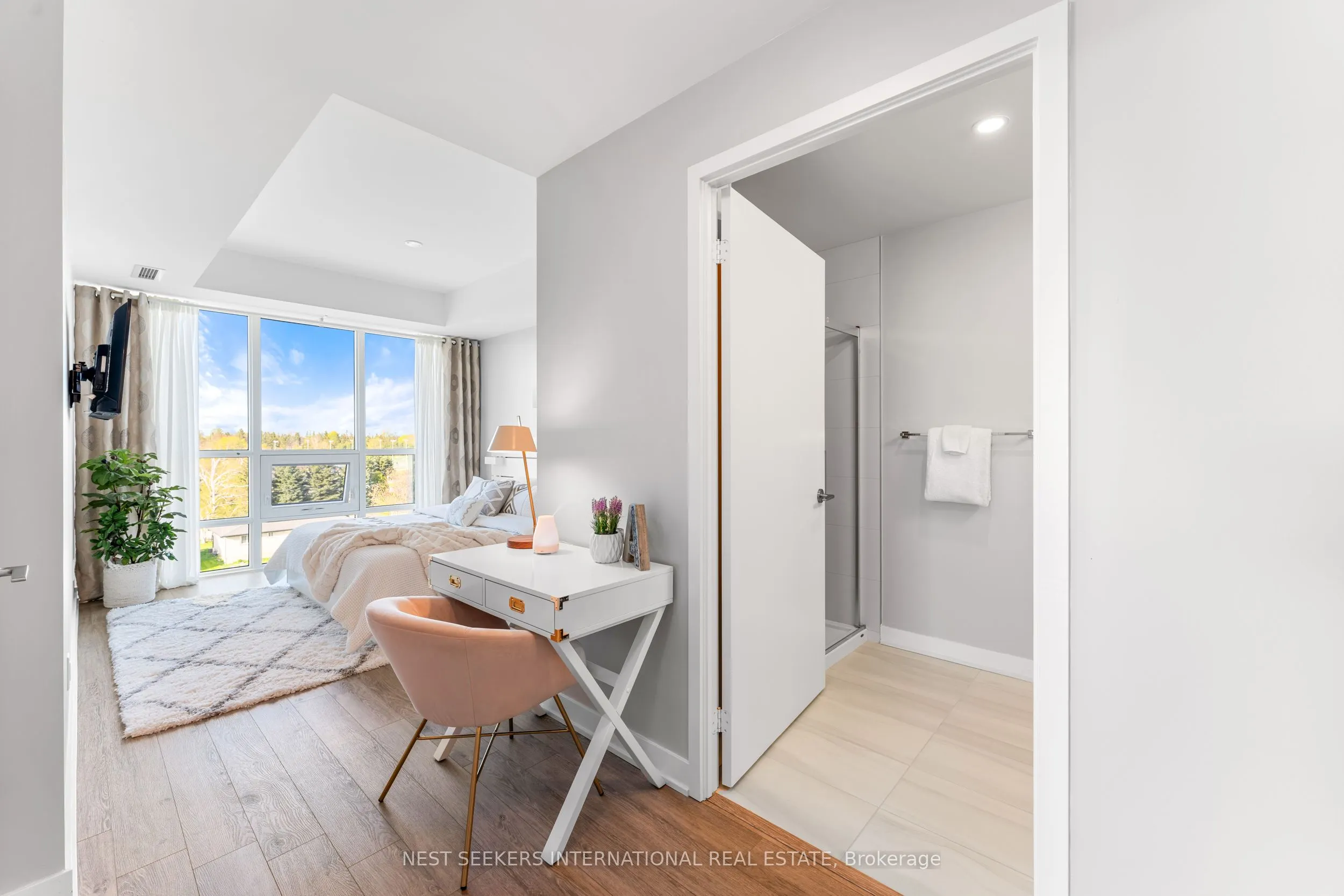 681 Yonge Street, #424