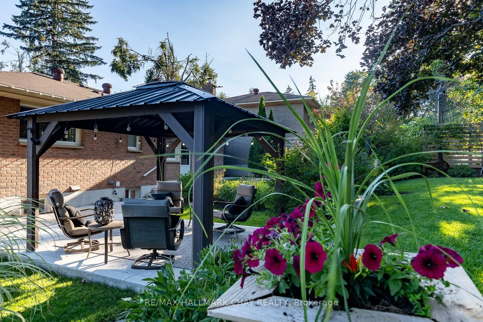 10 Ottaway Avenue