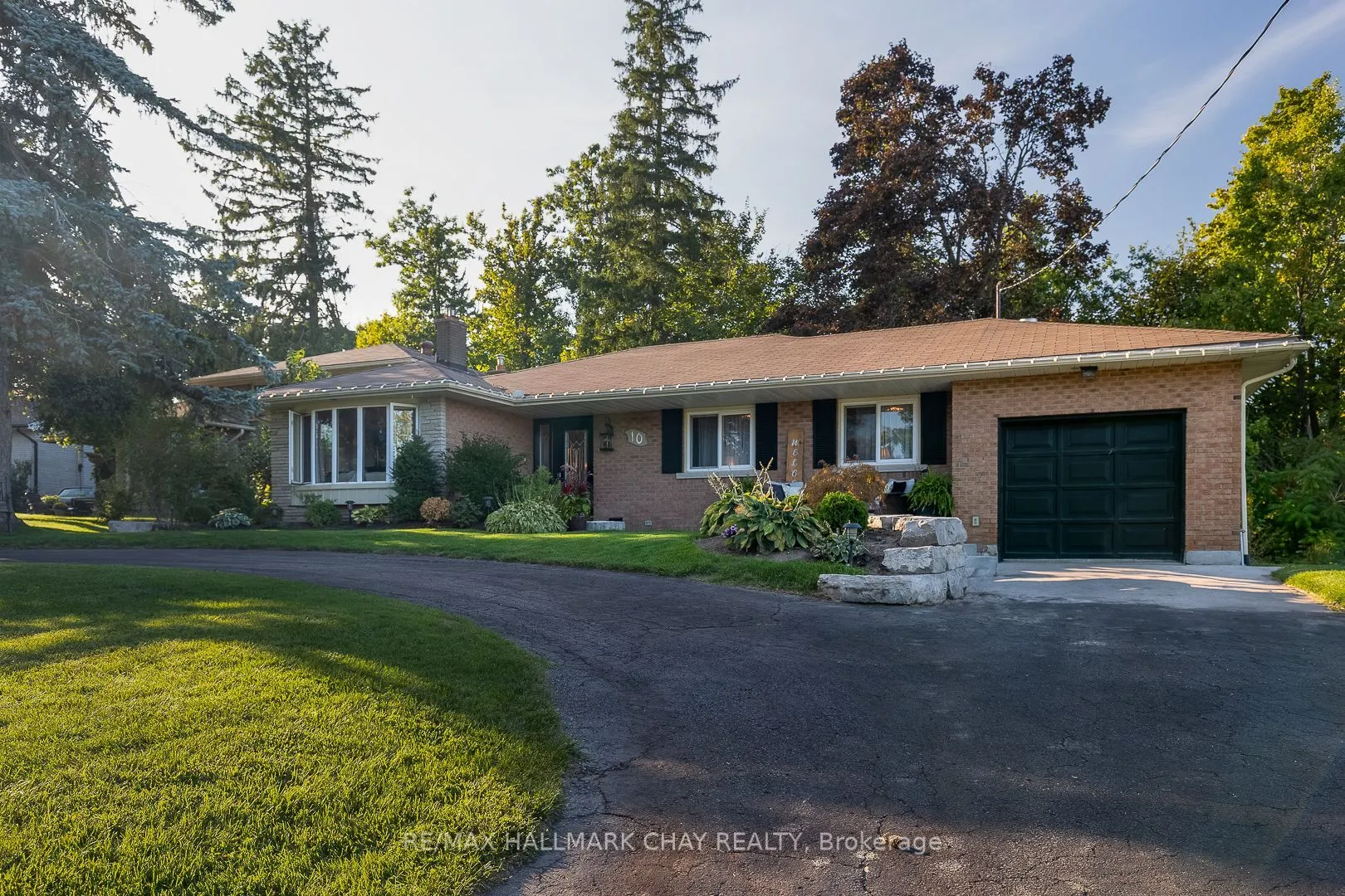 10 Ottaway Avenue