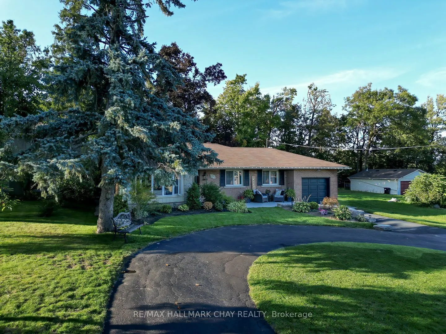10 Ottaway Avenue
