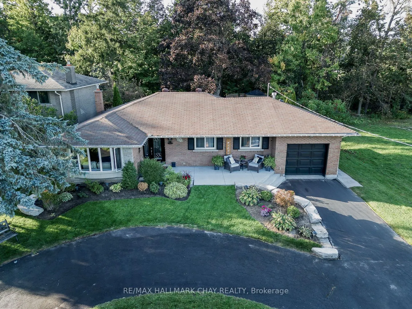 10 Ottaway Avenue
