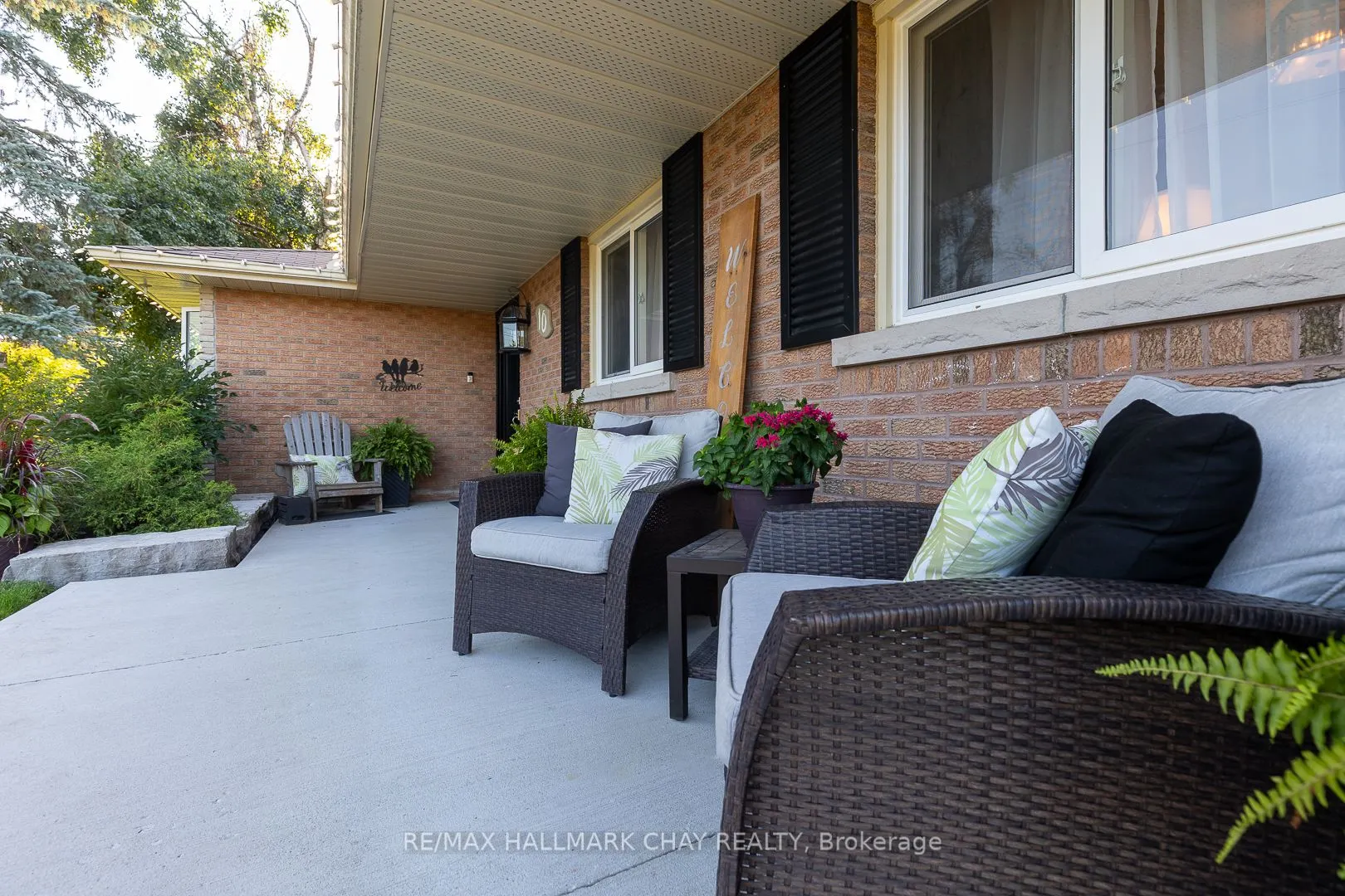 10 Ottaway Avenue