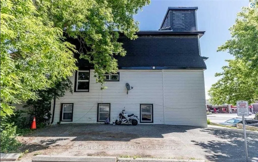 27 Front Street, #101