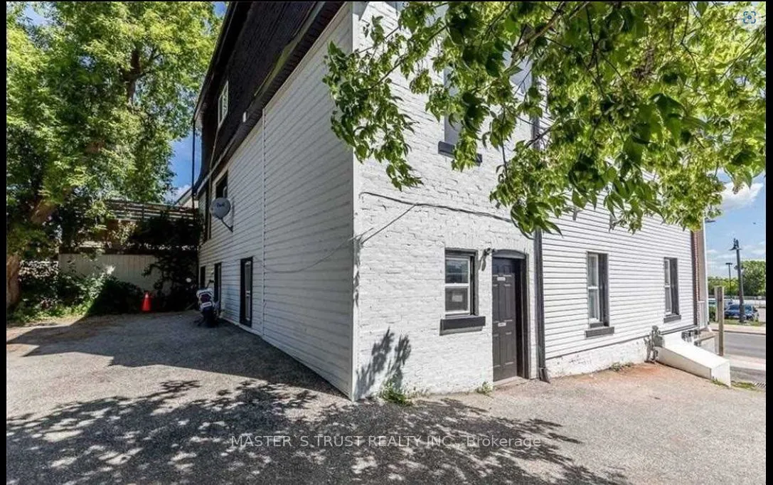 27 Front Street, #101