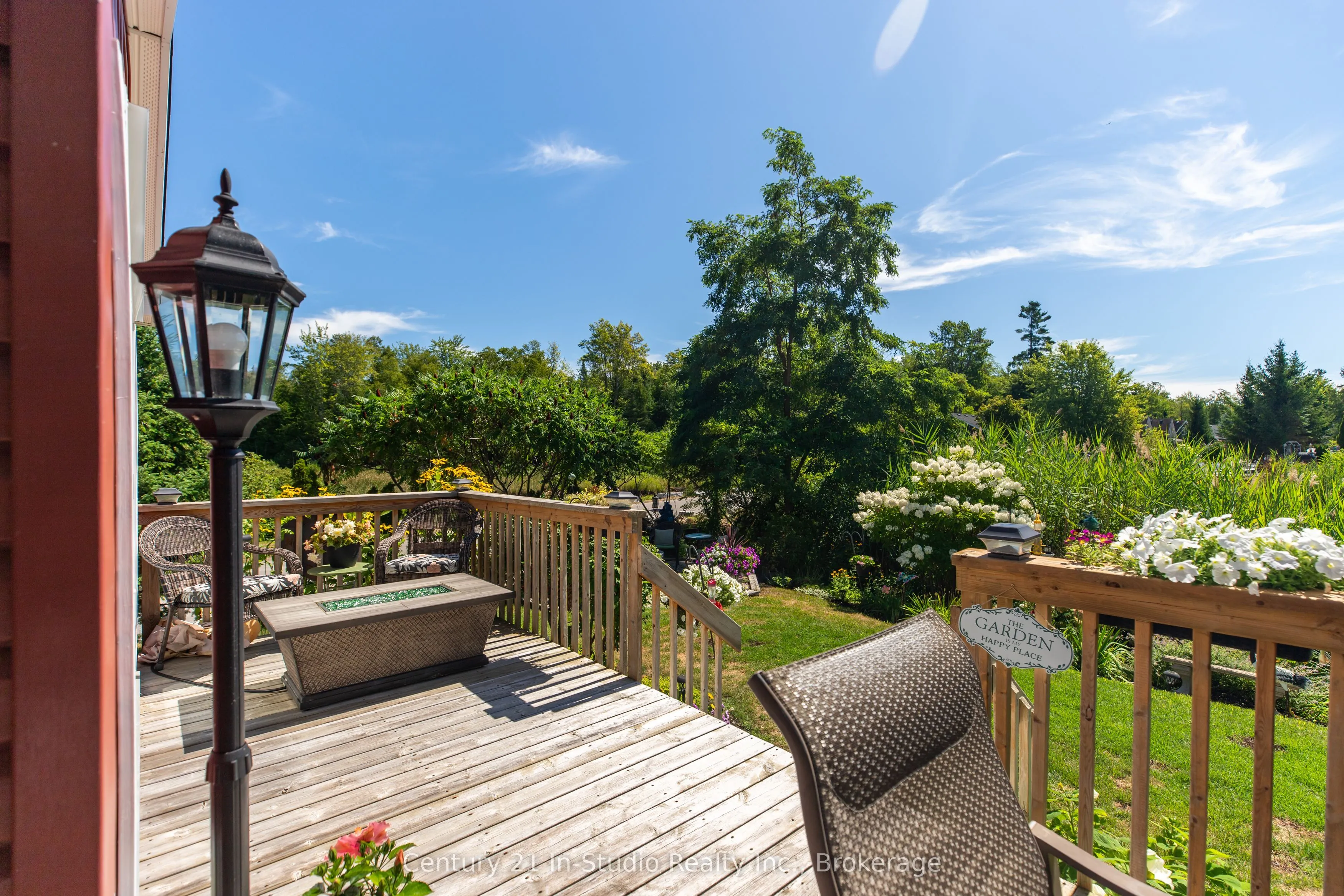 19 White Pines Trail