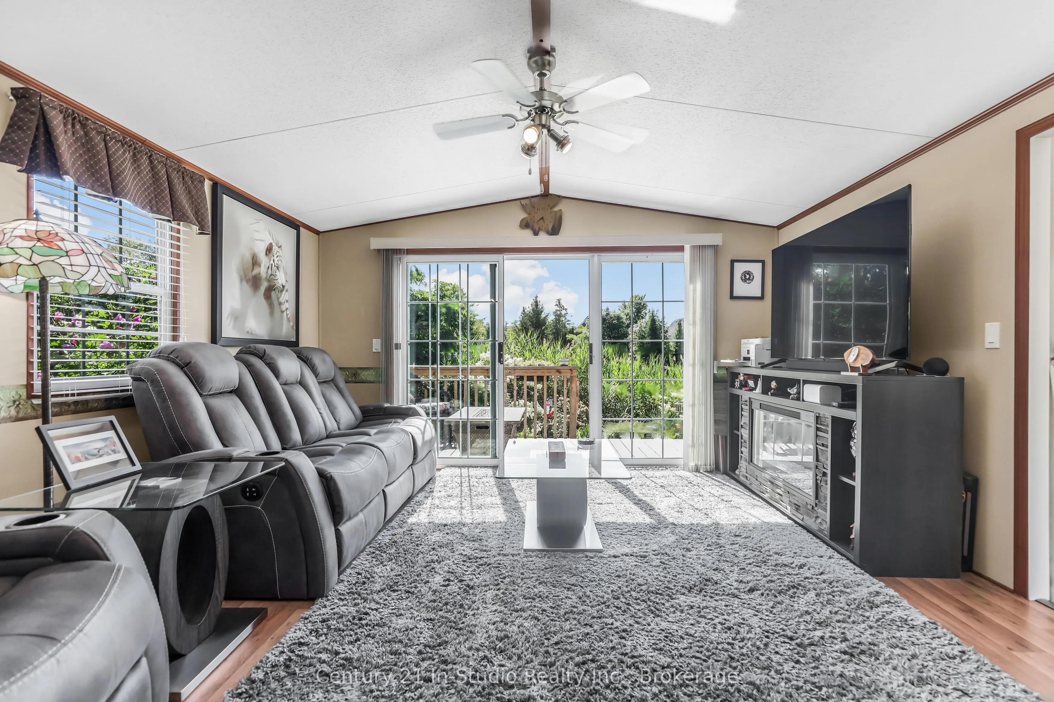 19 White Pines Trail