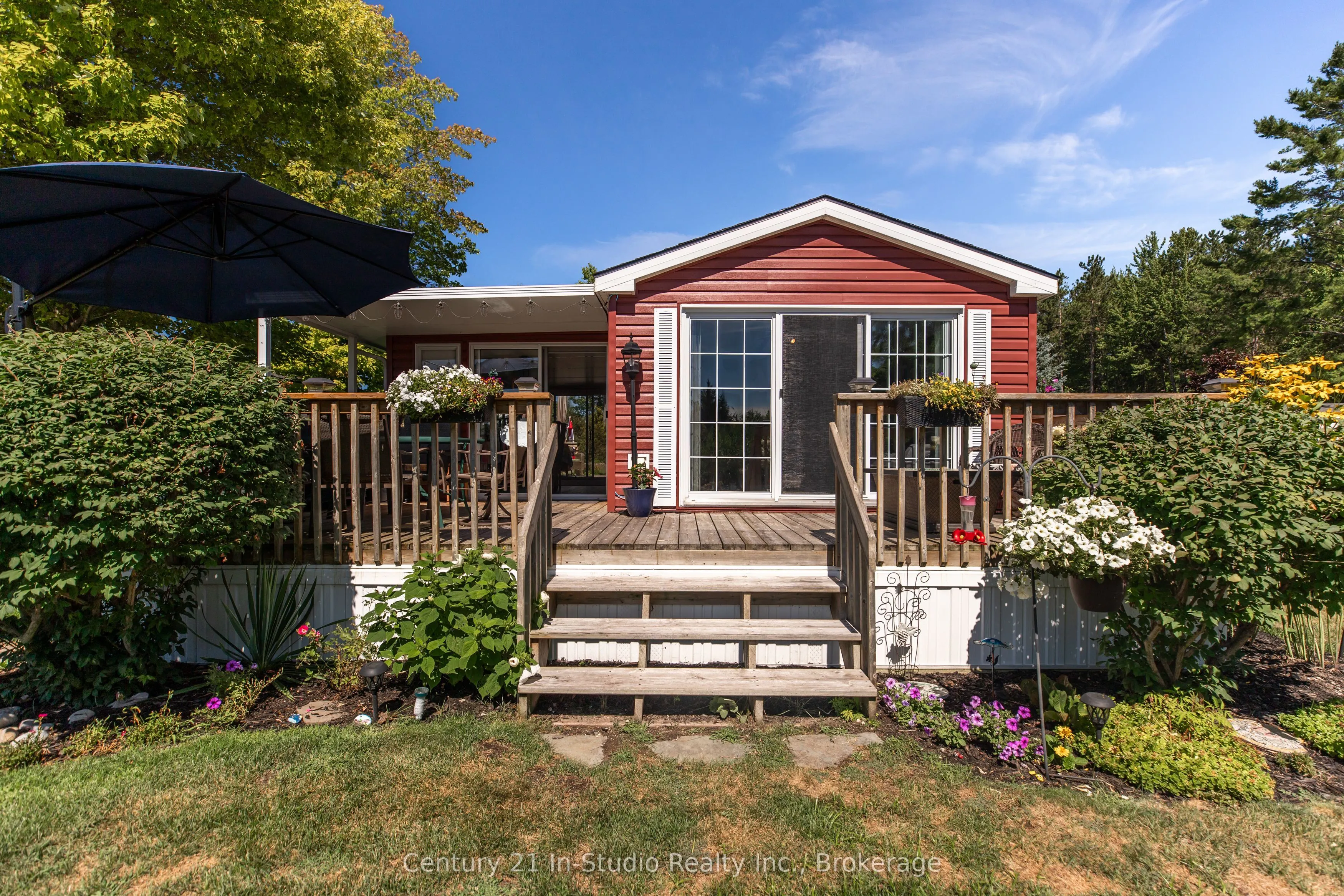 19 White Pines Trail