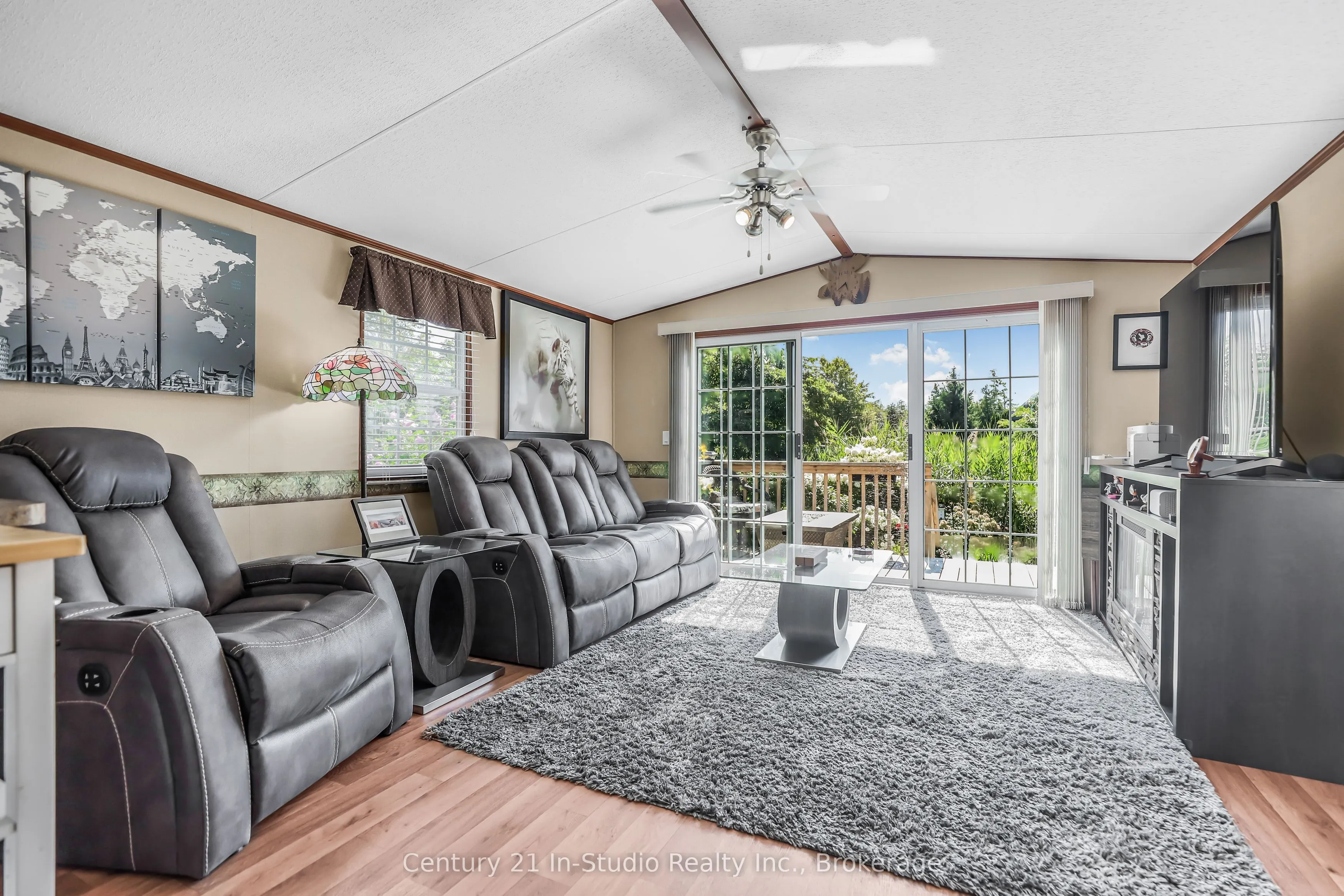 19 White Pines Trail