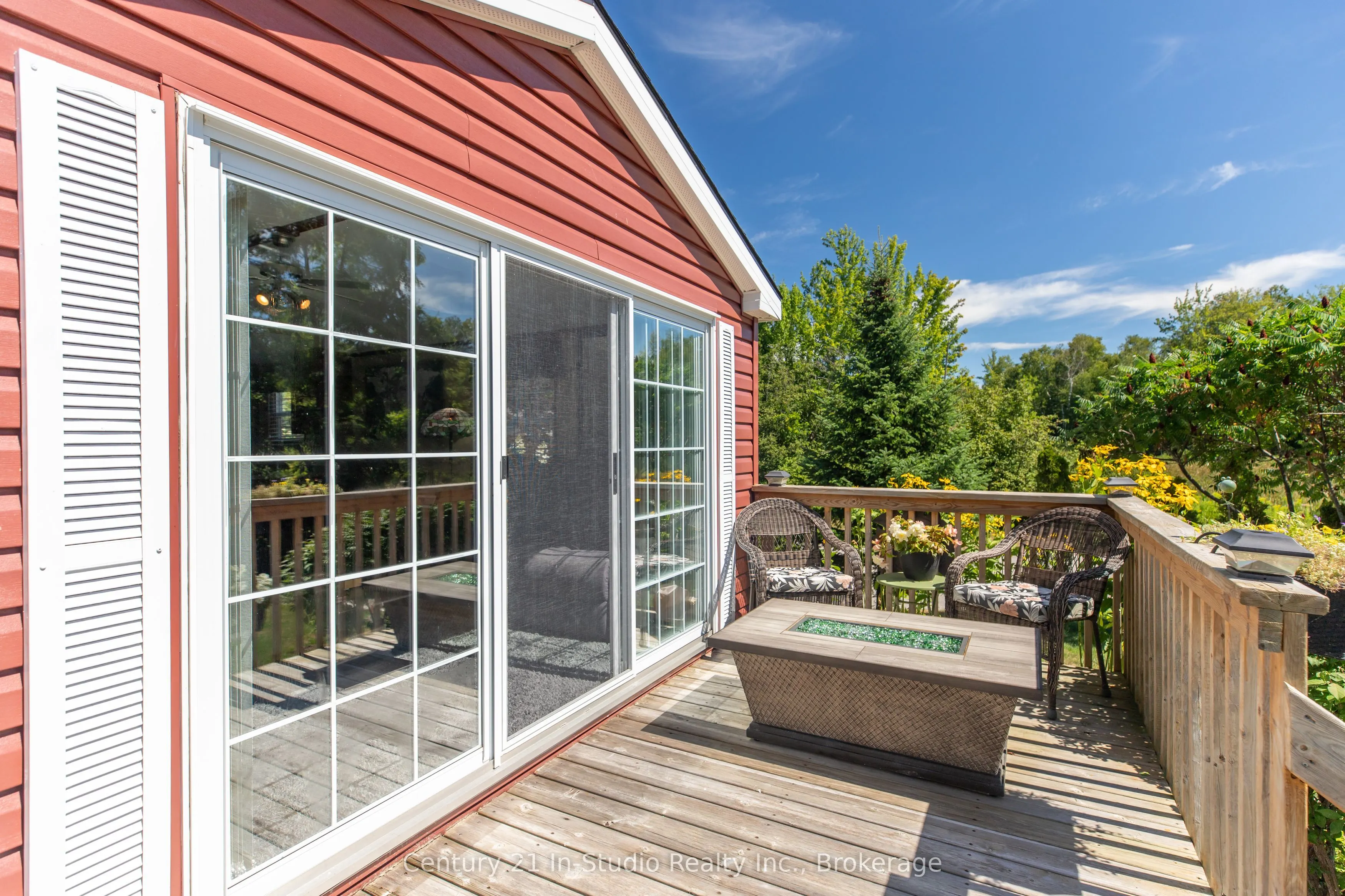 19 White Pines Trail