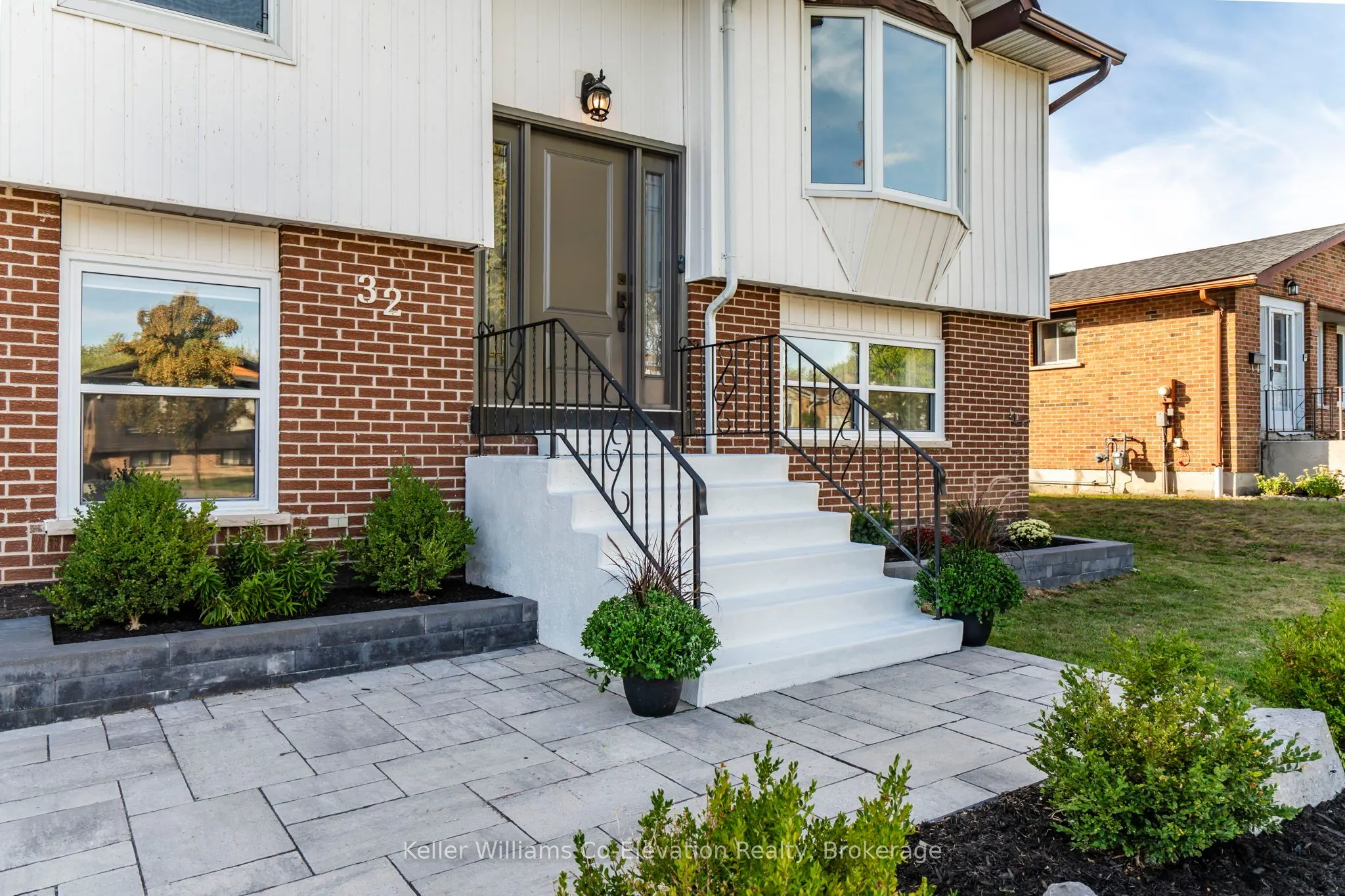 32 Lankin Boulevard