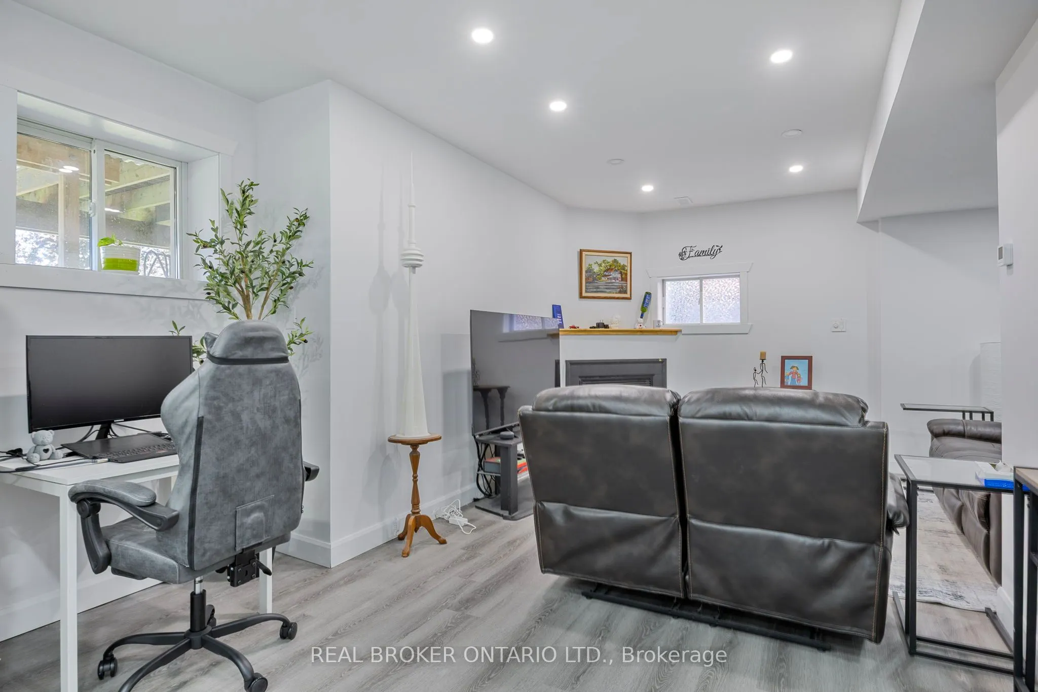 32 BLACK WILLOW Drive