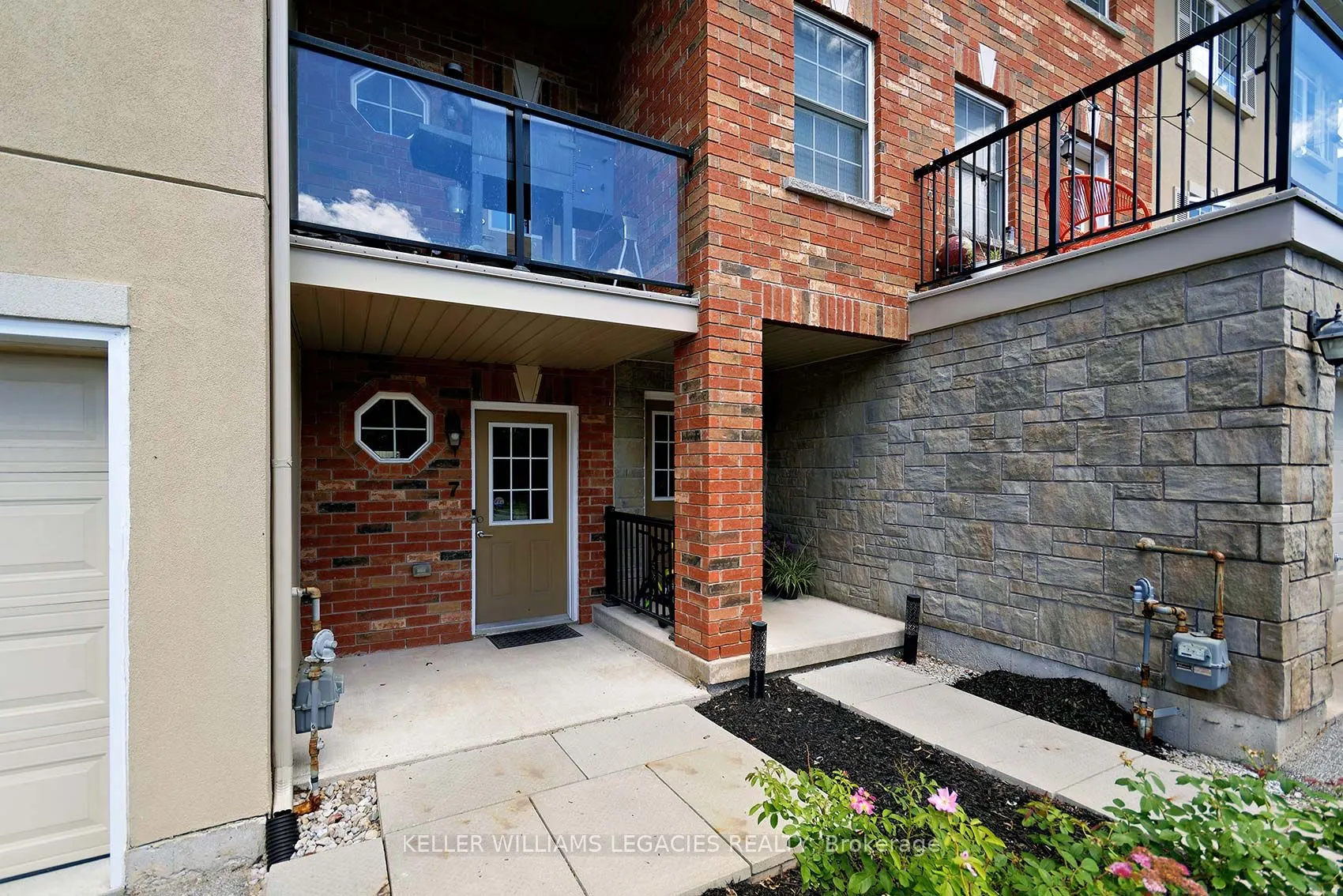 57 FERNDALE Drive S, #7