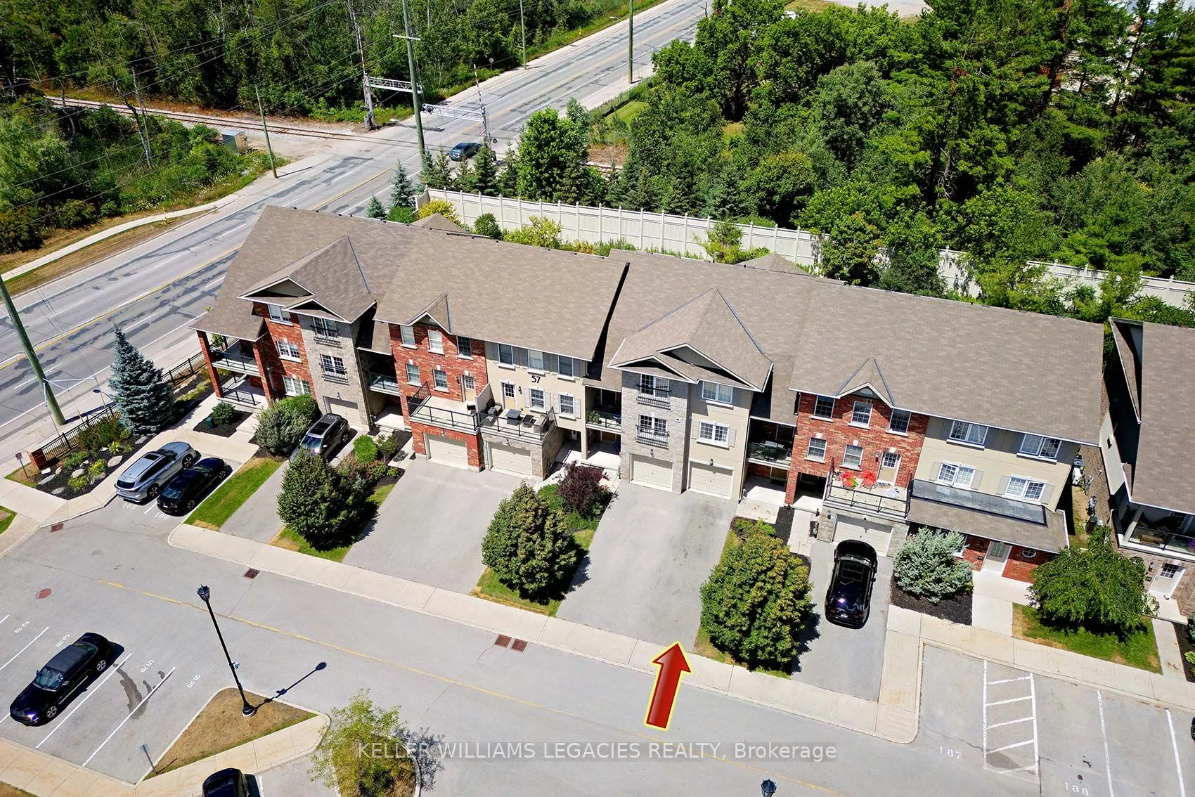 57 FERNDALE Drive S, #7