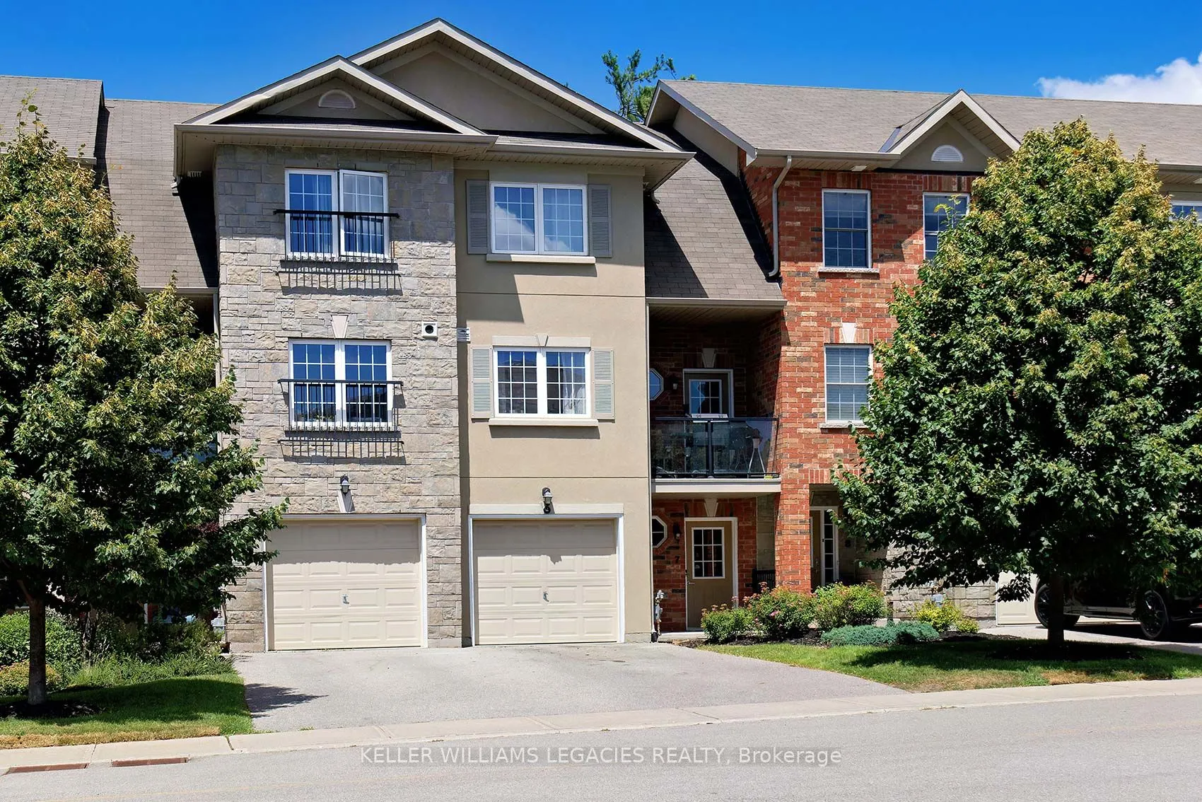 57 FERNDALE Drive S, #7