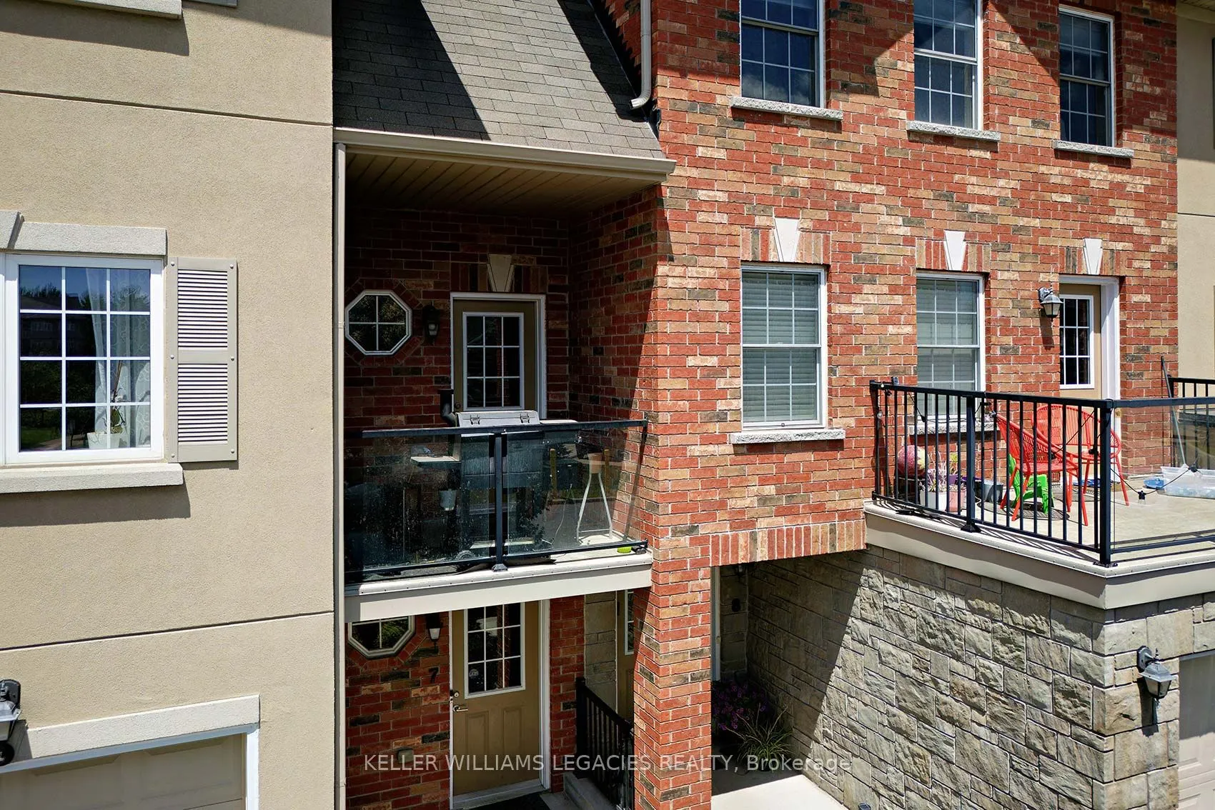 57 FERNDALE Drive S, #7