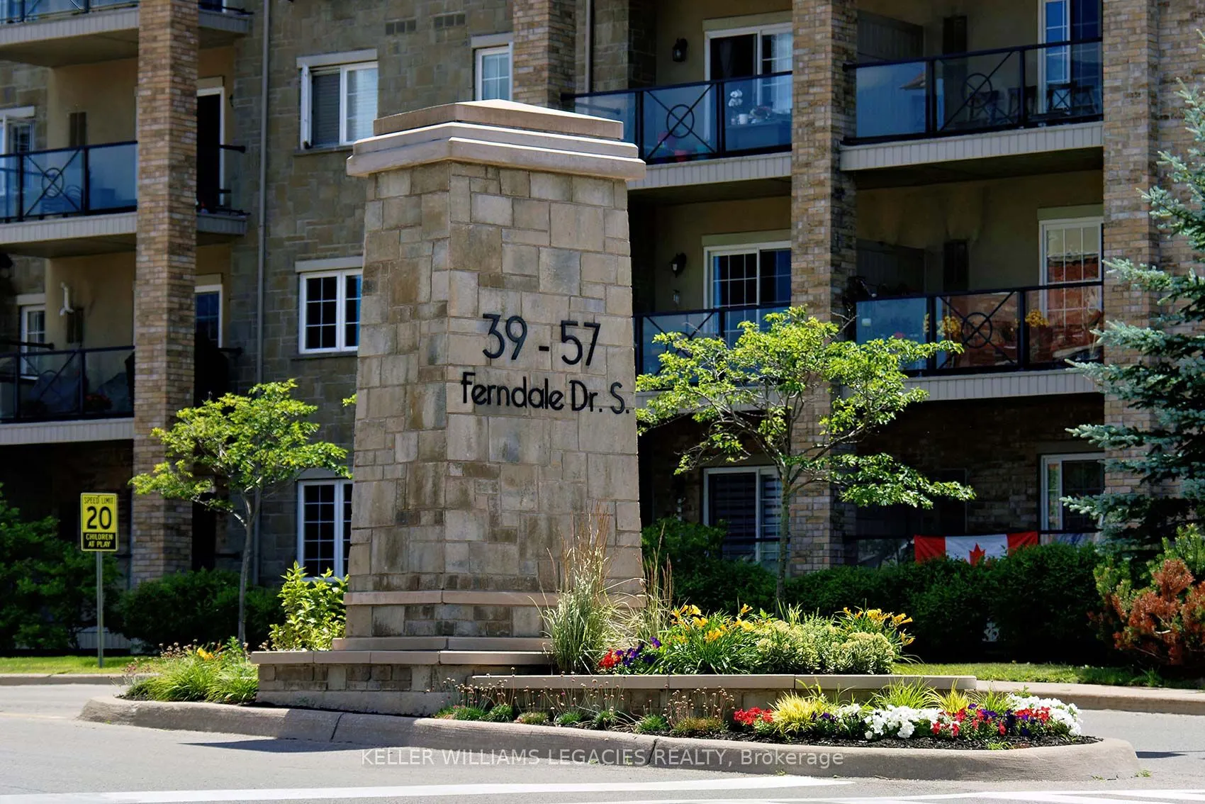 57 FERNDALE Drive S, #7