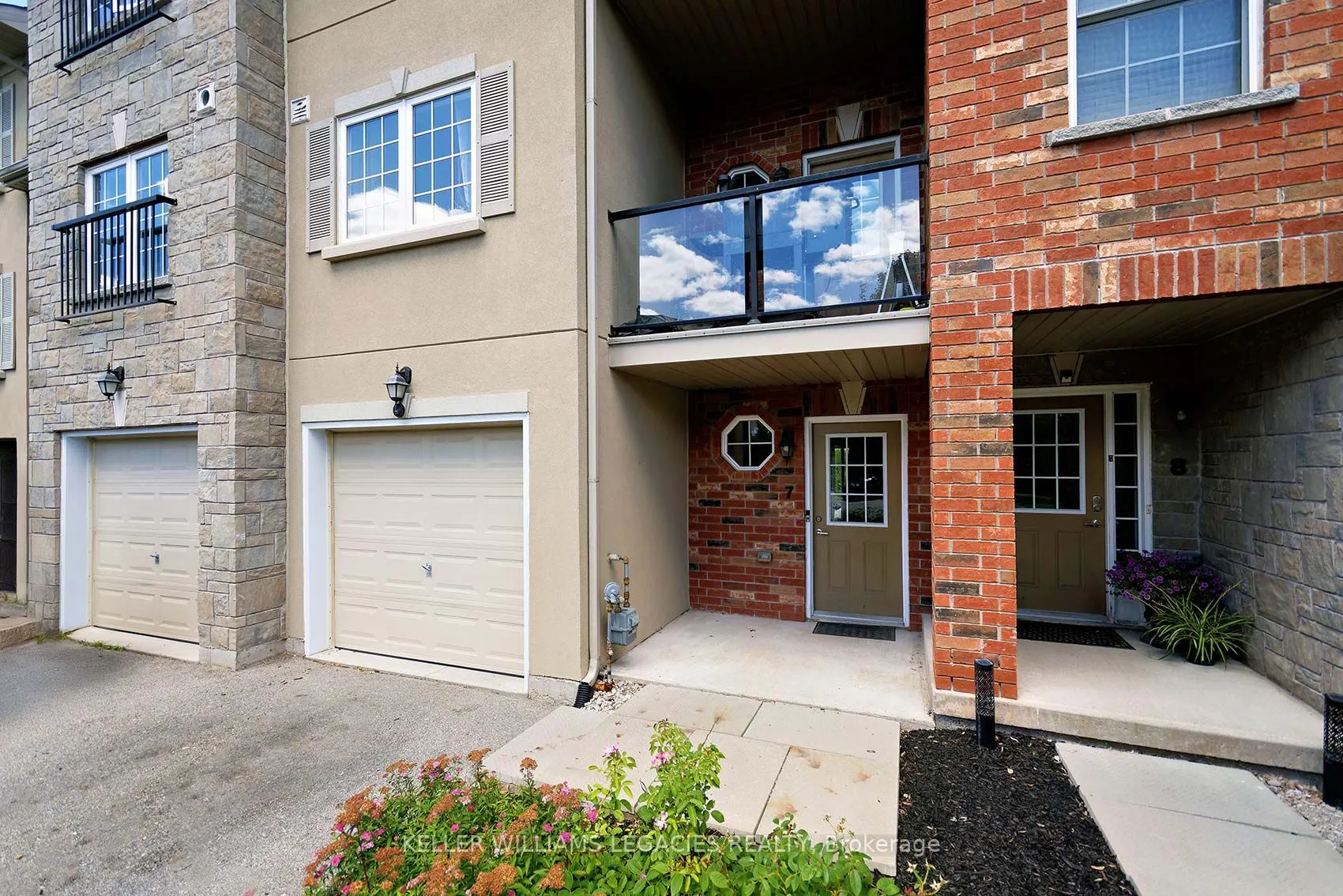 57 FERNDALE Drive S, #7