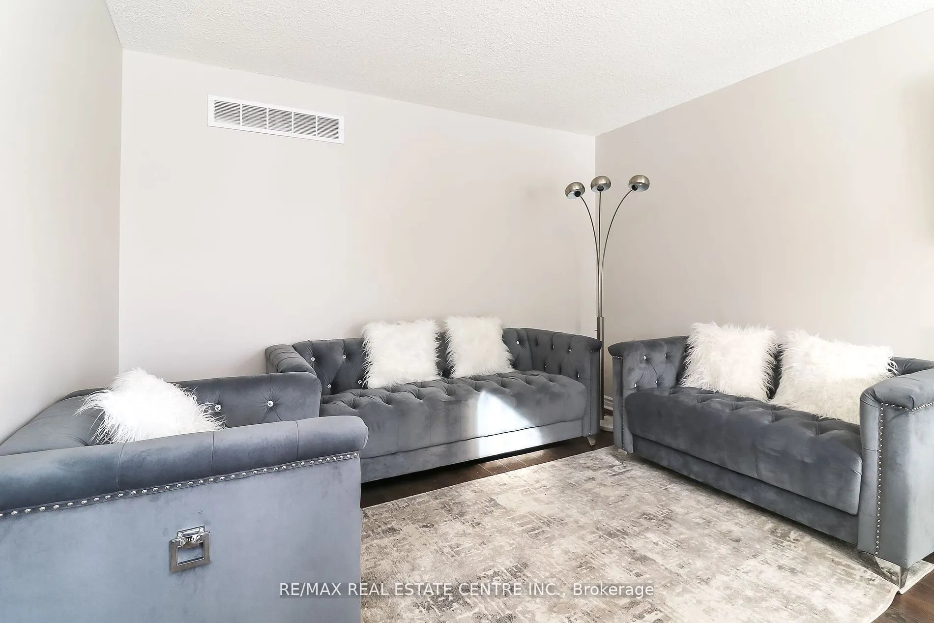 22 Meadowlark Road