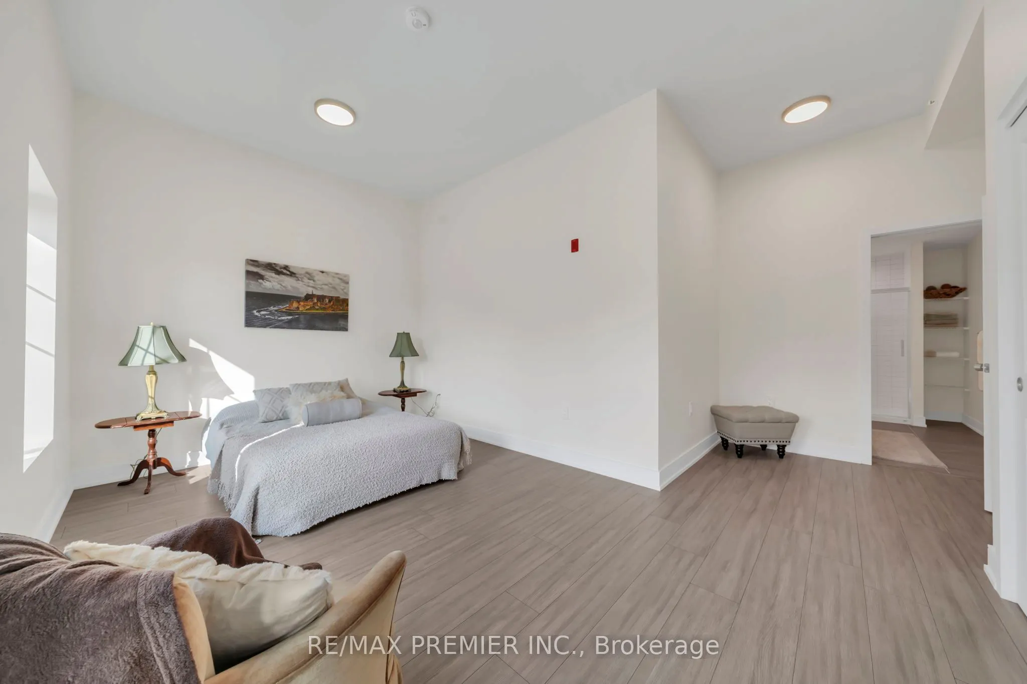 121 Mary Street, #309