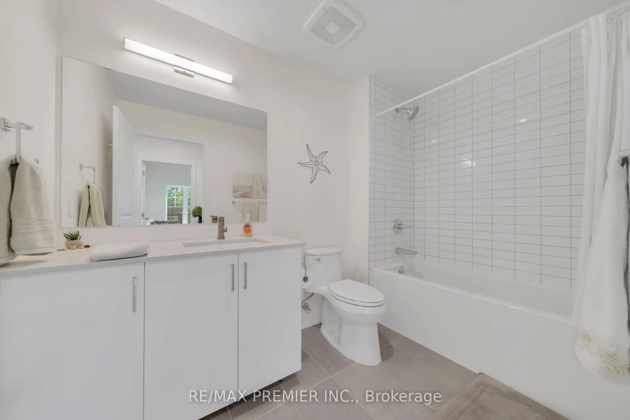 121 Mary Street, #309