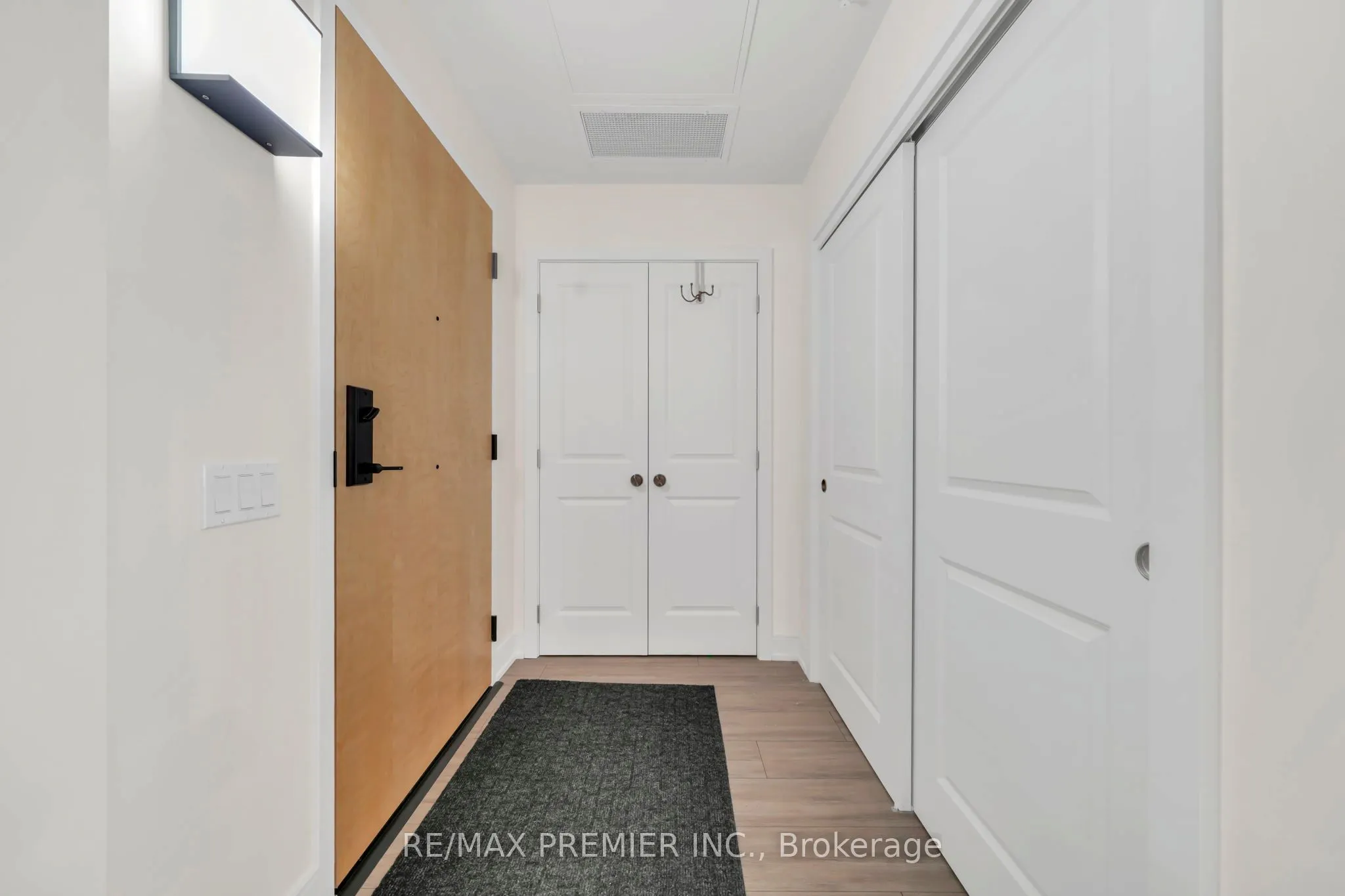121 Mary Street, #309