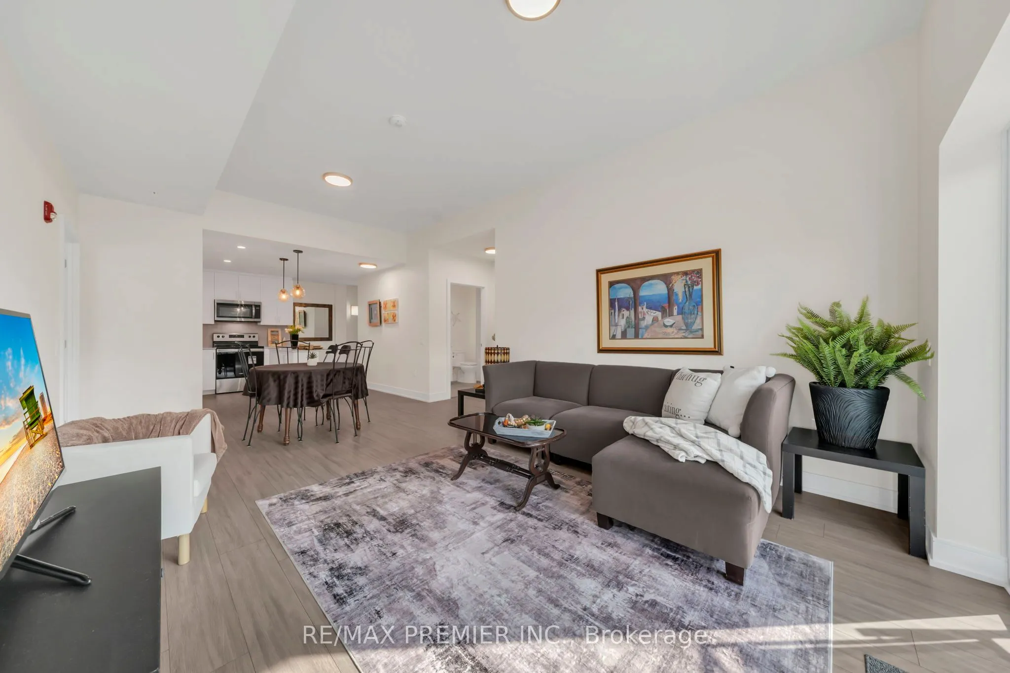 121 Mary Street, #309