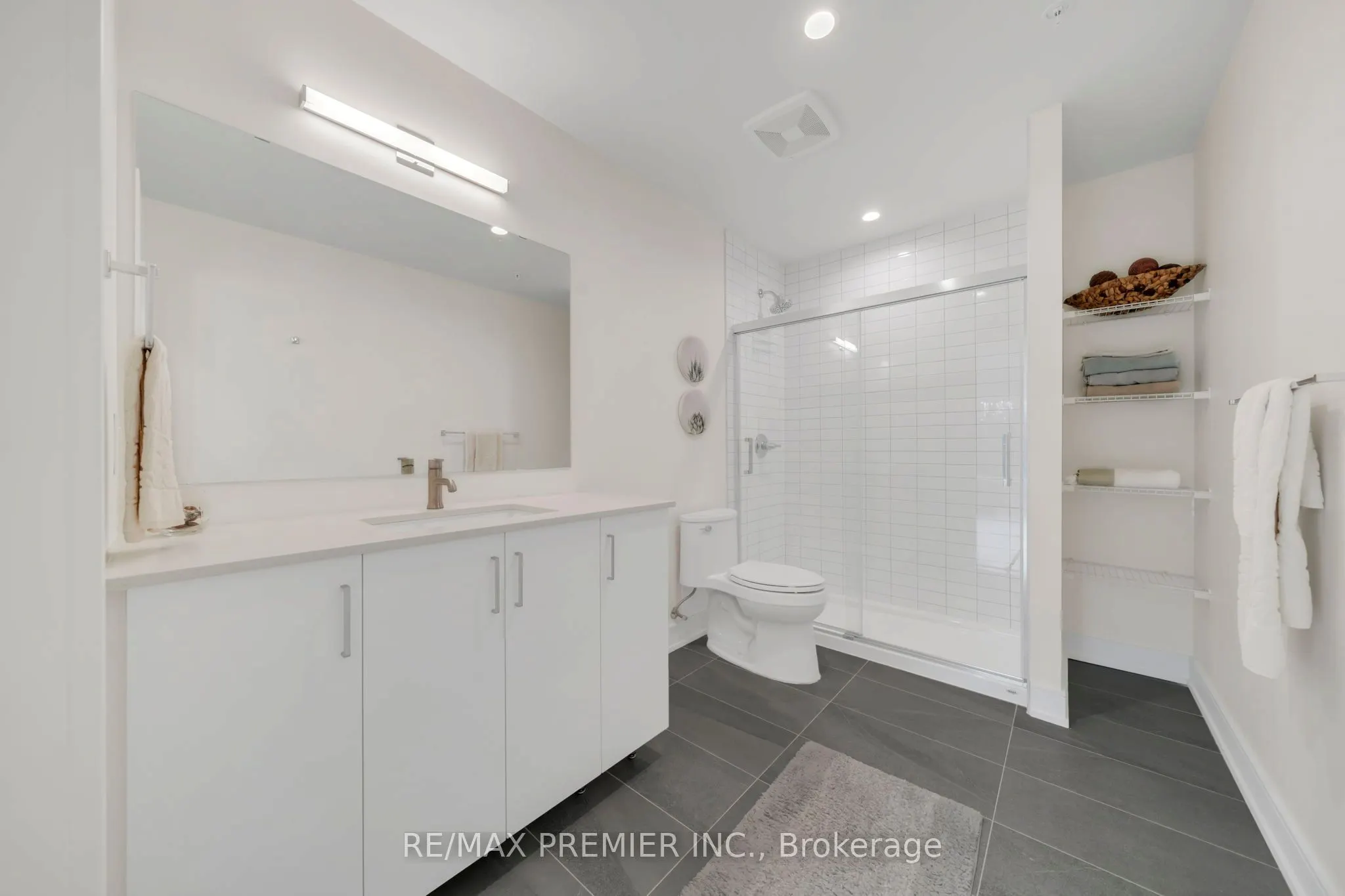 121 Mary Street, #309