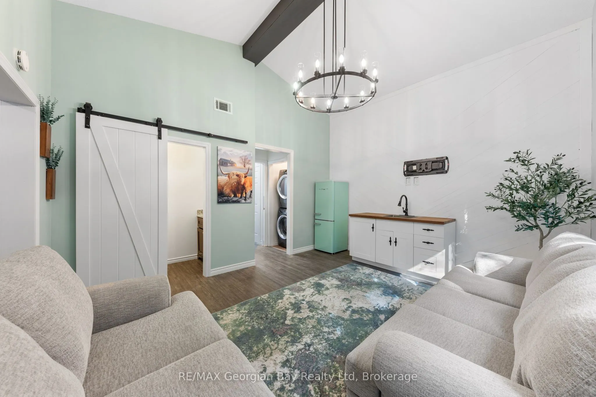 1745 Twin Oaks Crescent