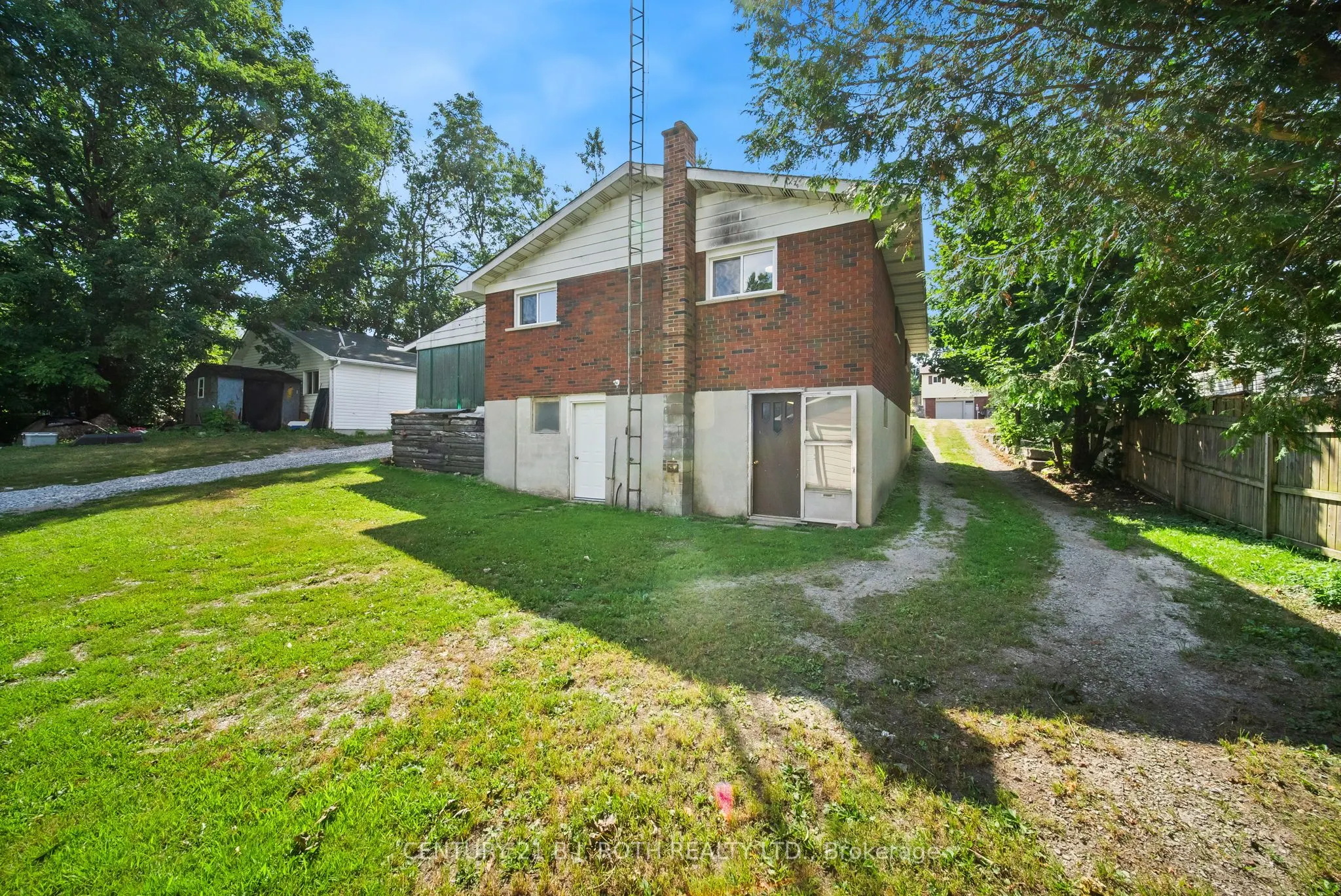 138 Simcoe Street