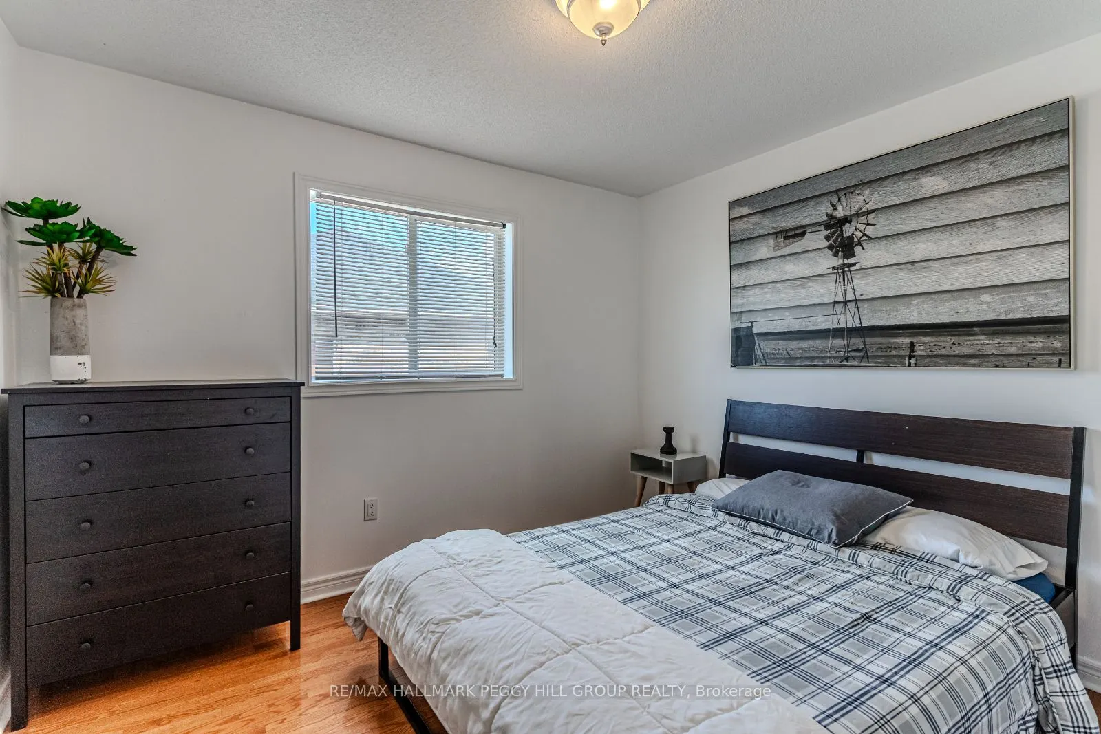 64 Lake Crescent