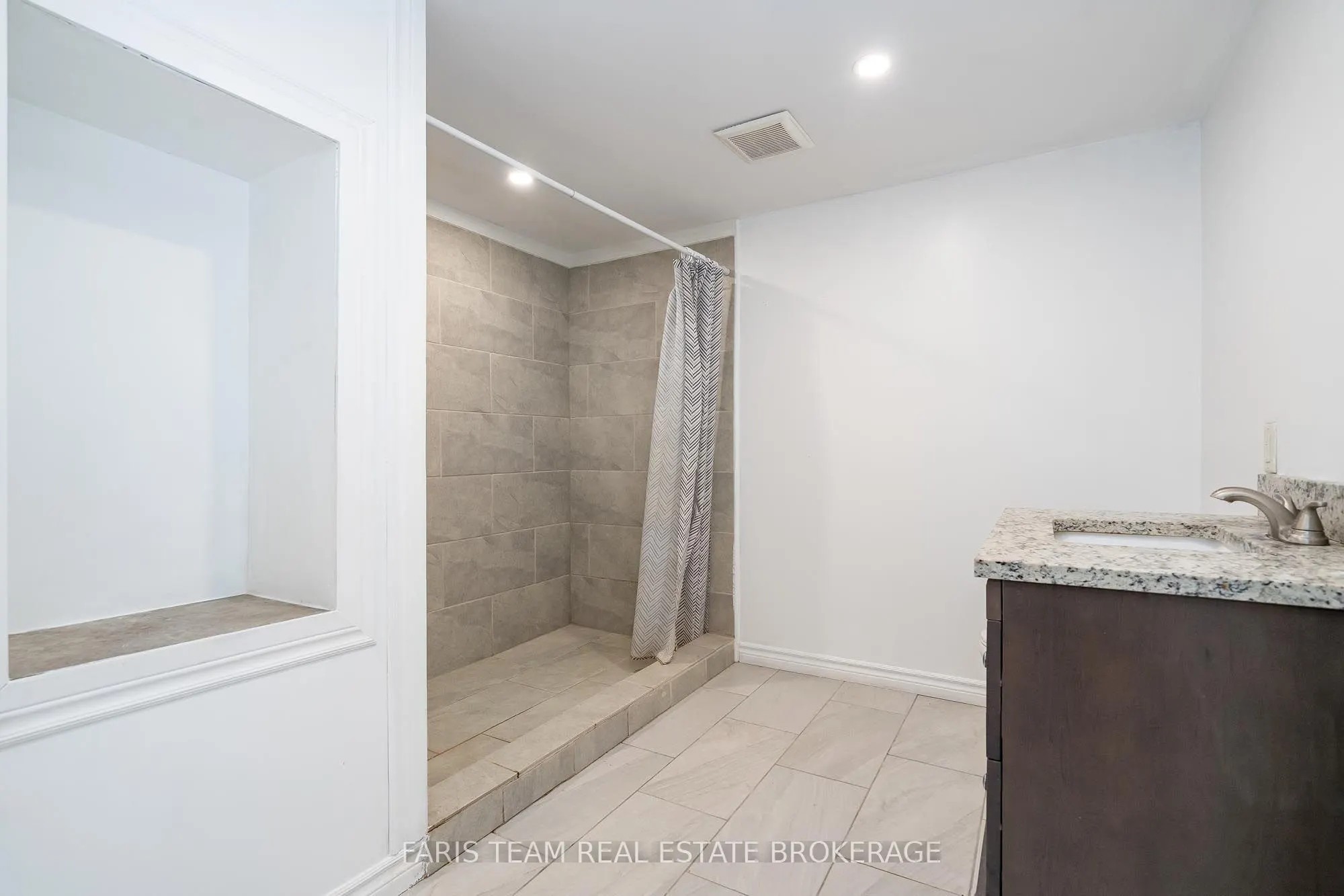 233 Innisfil Street, #19