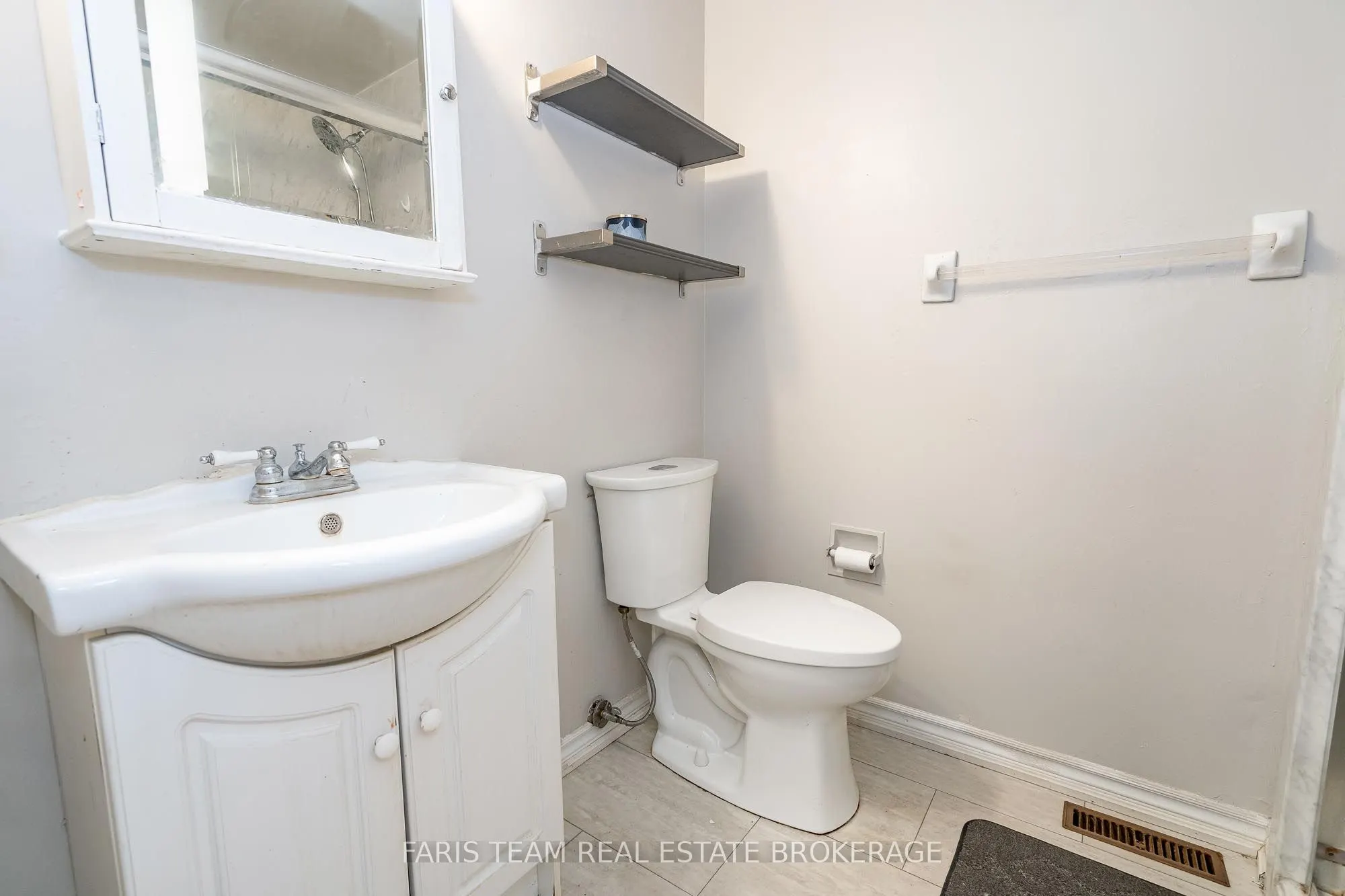 233 Innisfil Street, #19