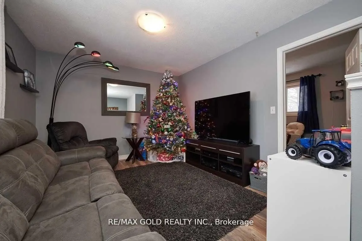 89 Simcoe Street