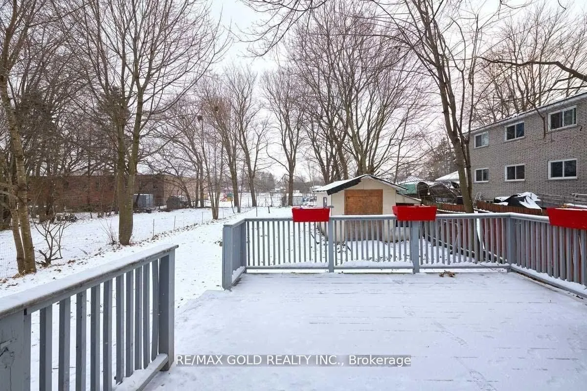 89 Simcoe Street