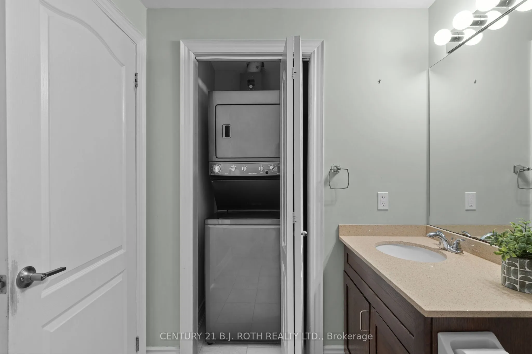 720 YONGE Street, #218