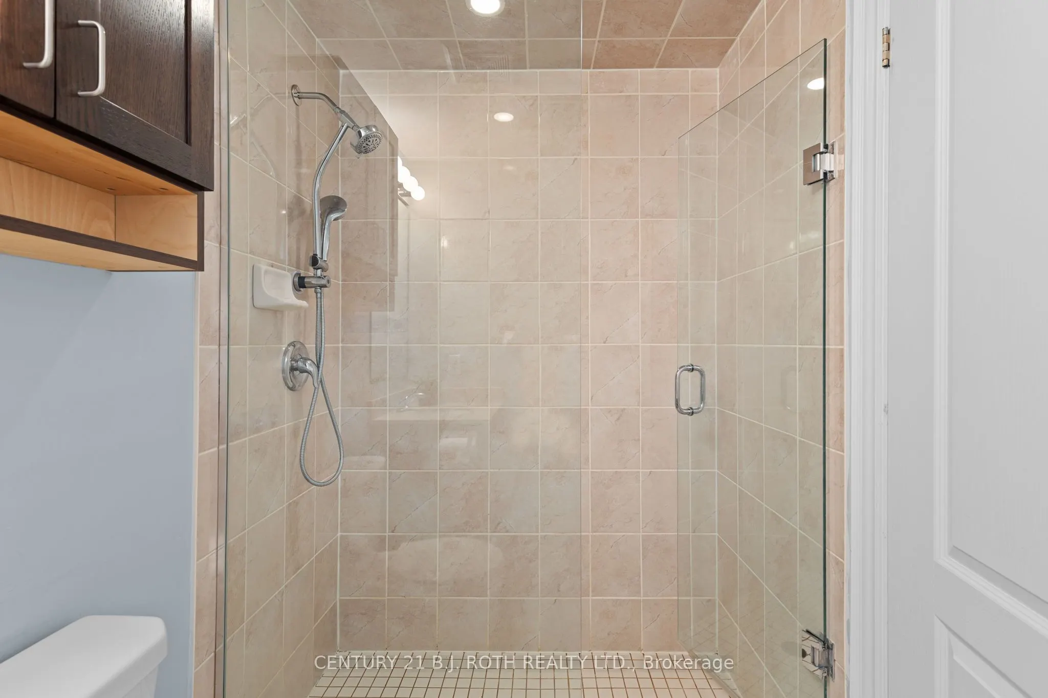 720 YONGE Street, #218