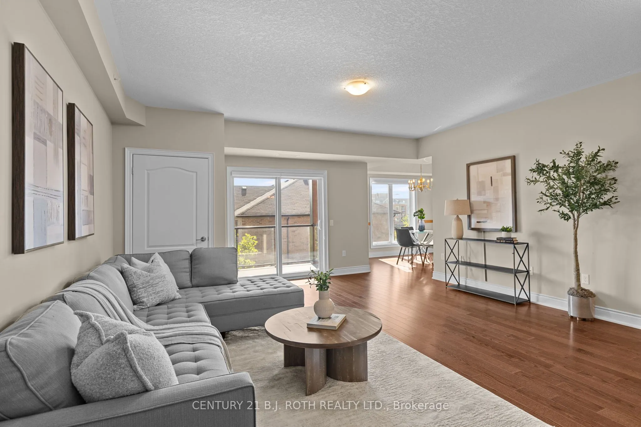720 YONGE Street, #218