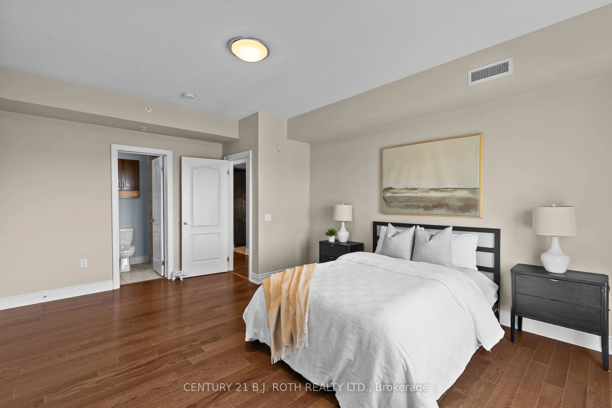 720 YONGE Street, #218