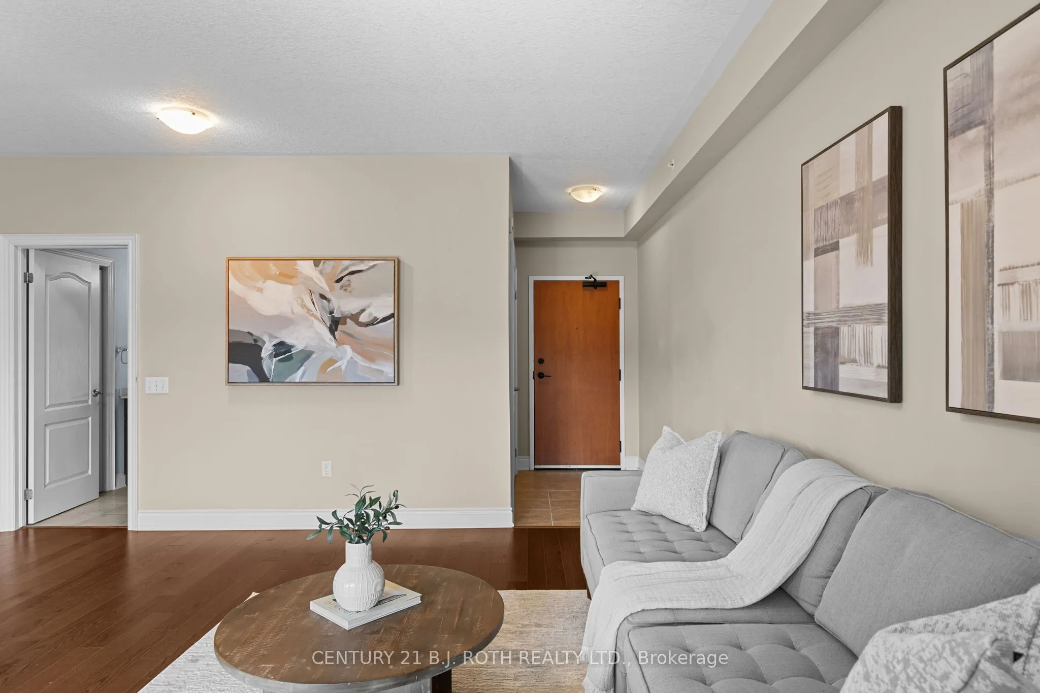 720 YONGE Street, #218