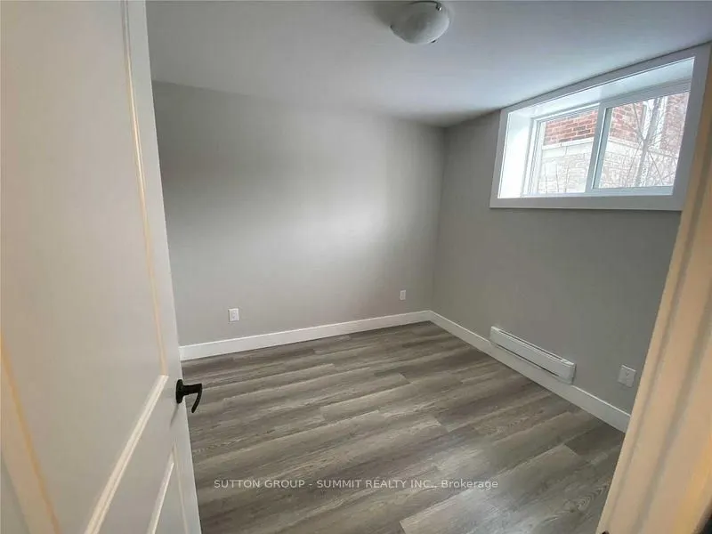 200 ARDAGH Road, #LOWER
