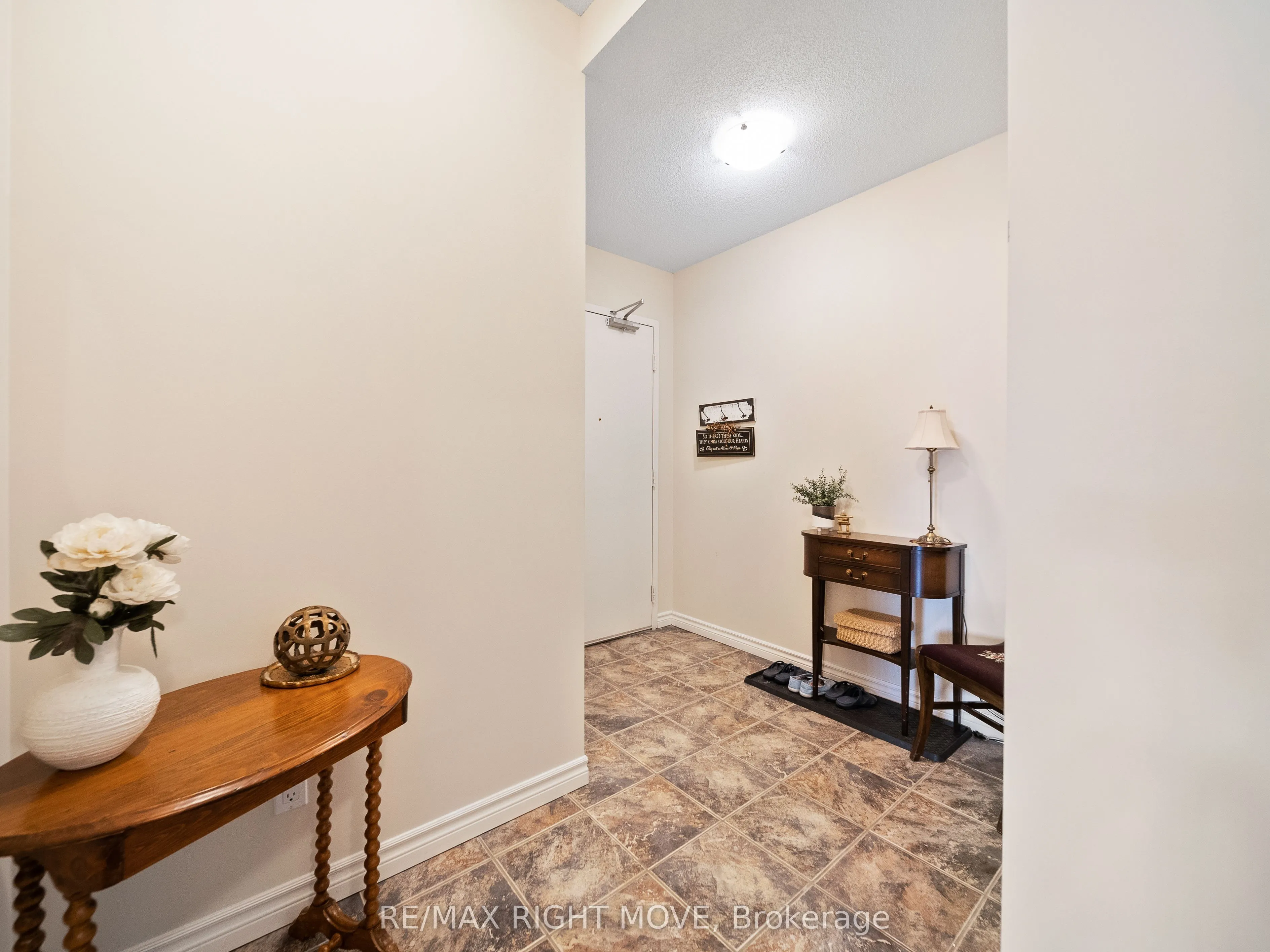 486 LACLIE Street, #410