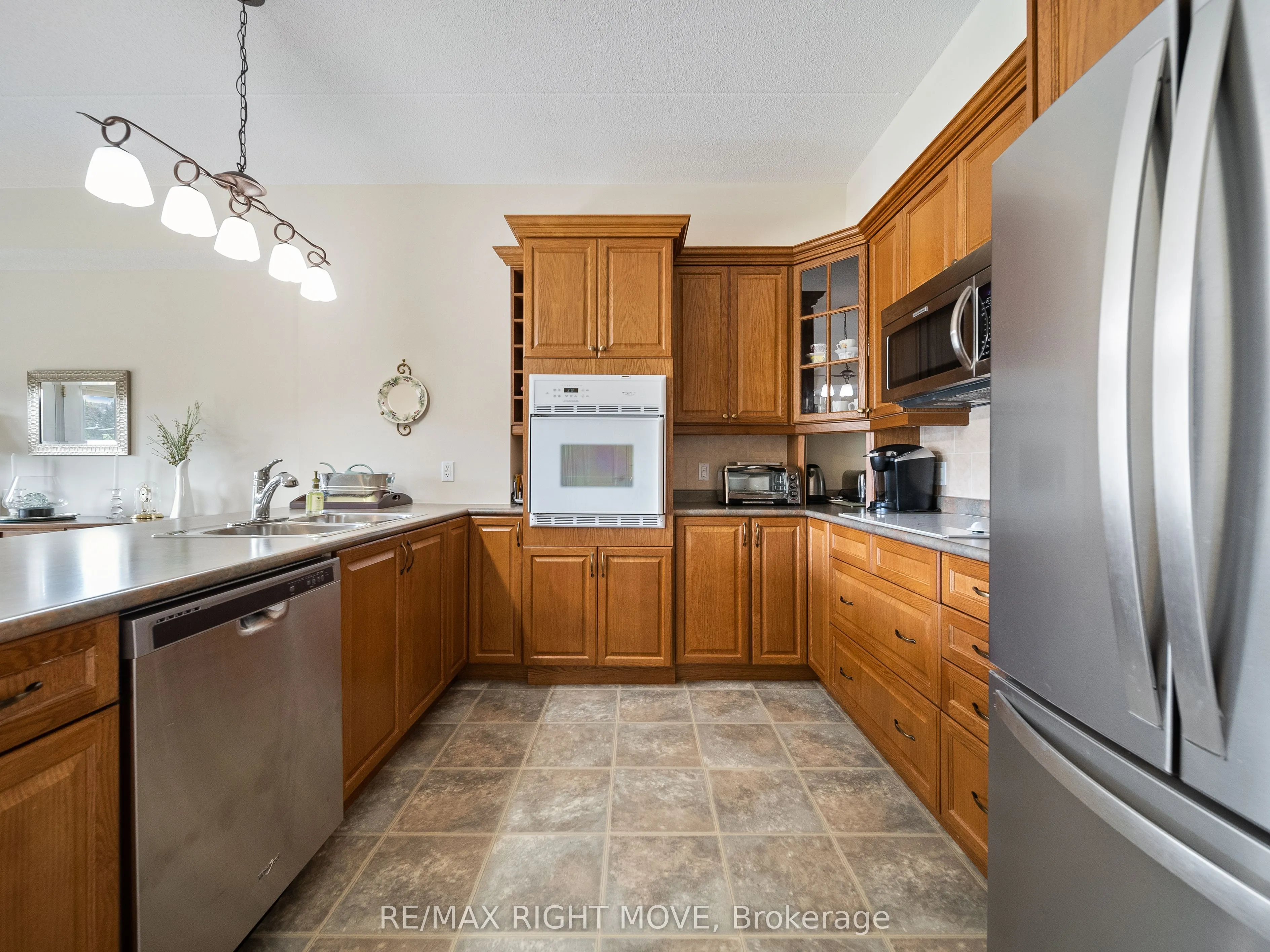 486 LACLIE Street, #410