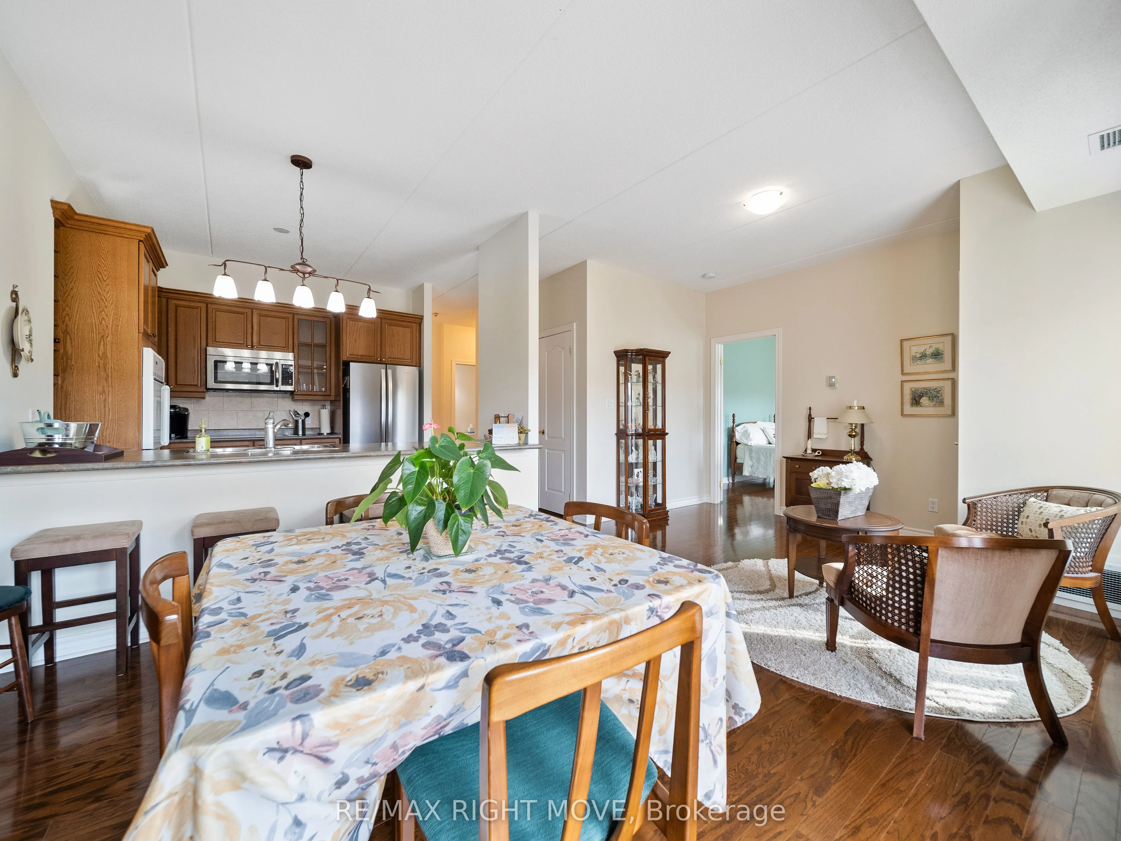 486 LACLIE Street, #410