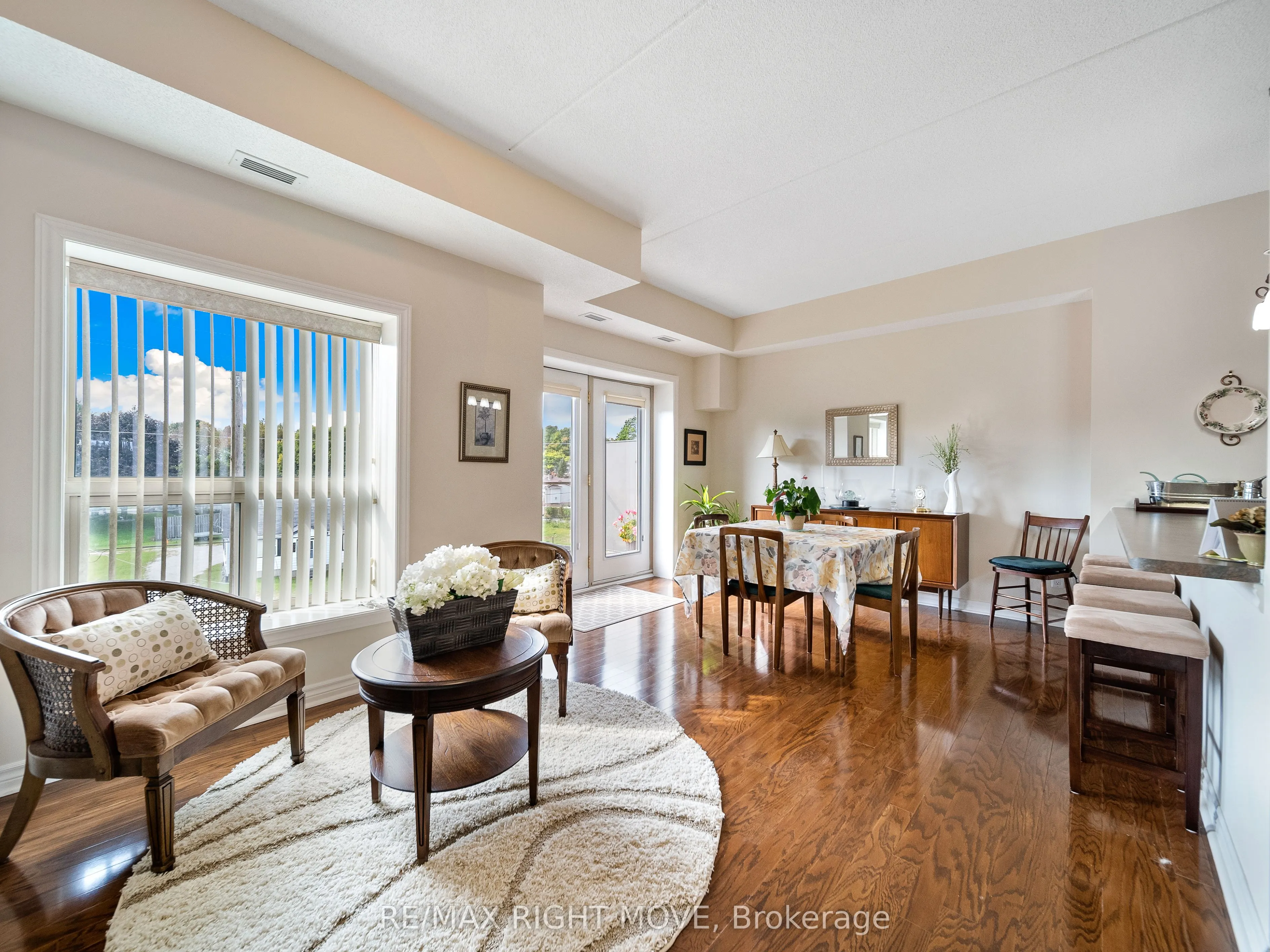 486 LACLIE Street, #410