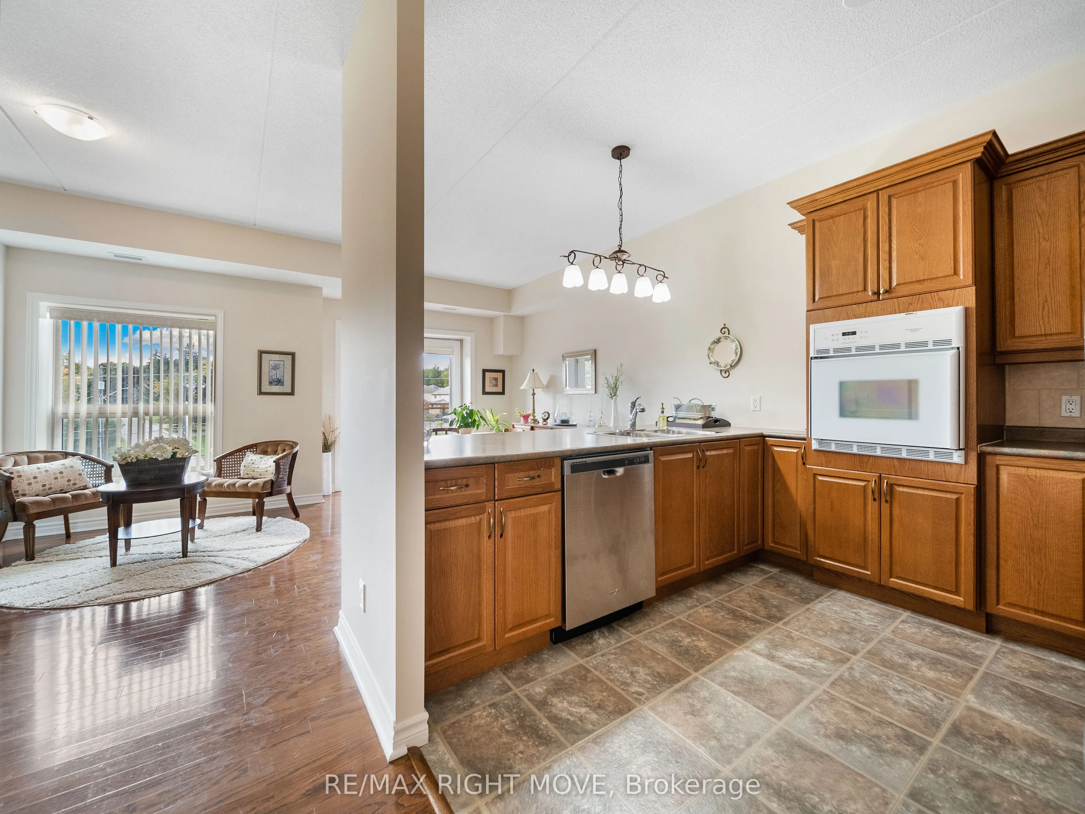 486 LACLIE Street, #410