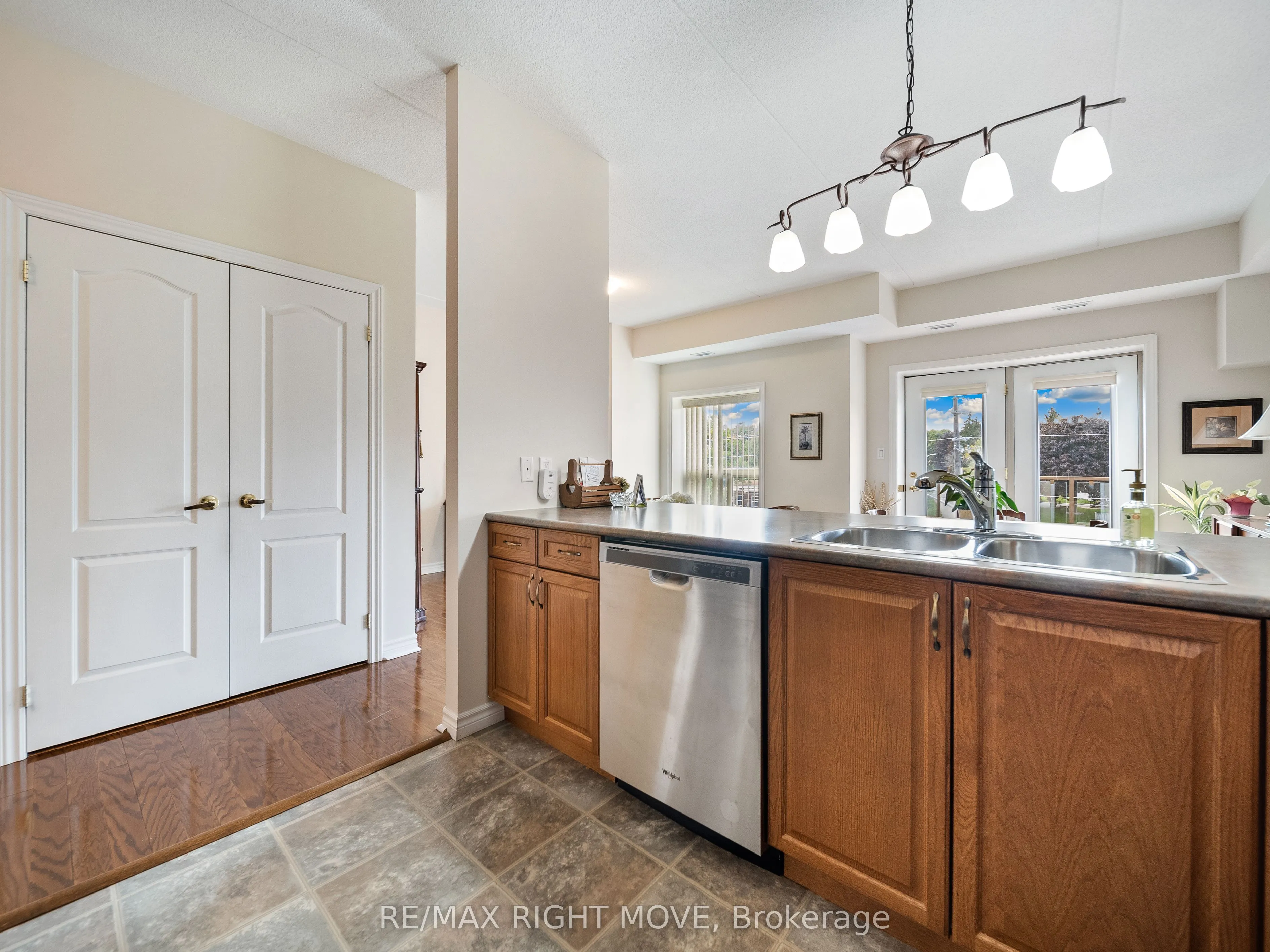 486 LACLIE Street, #410