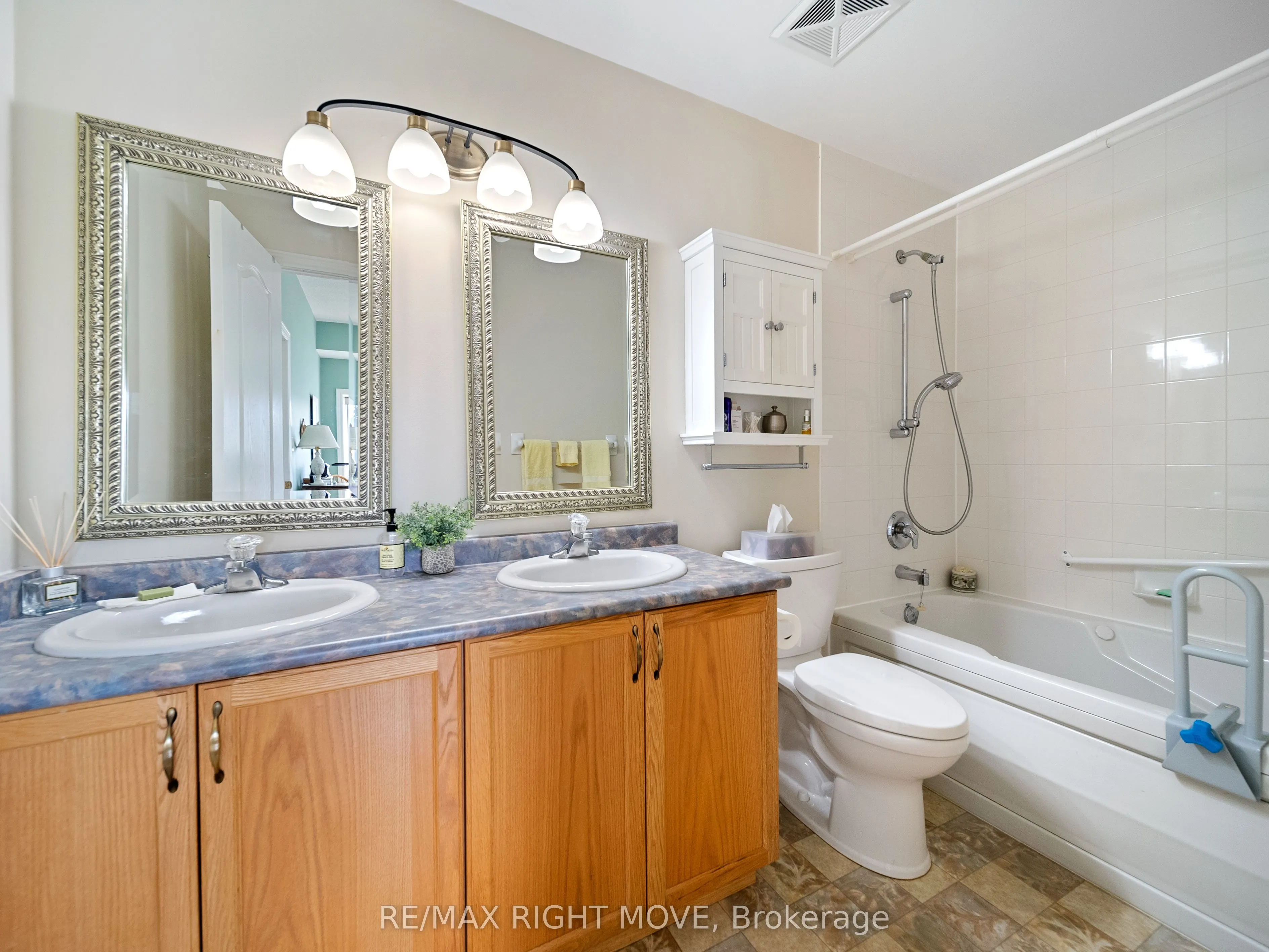 486 LACLIE Street, #410