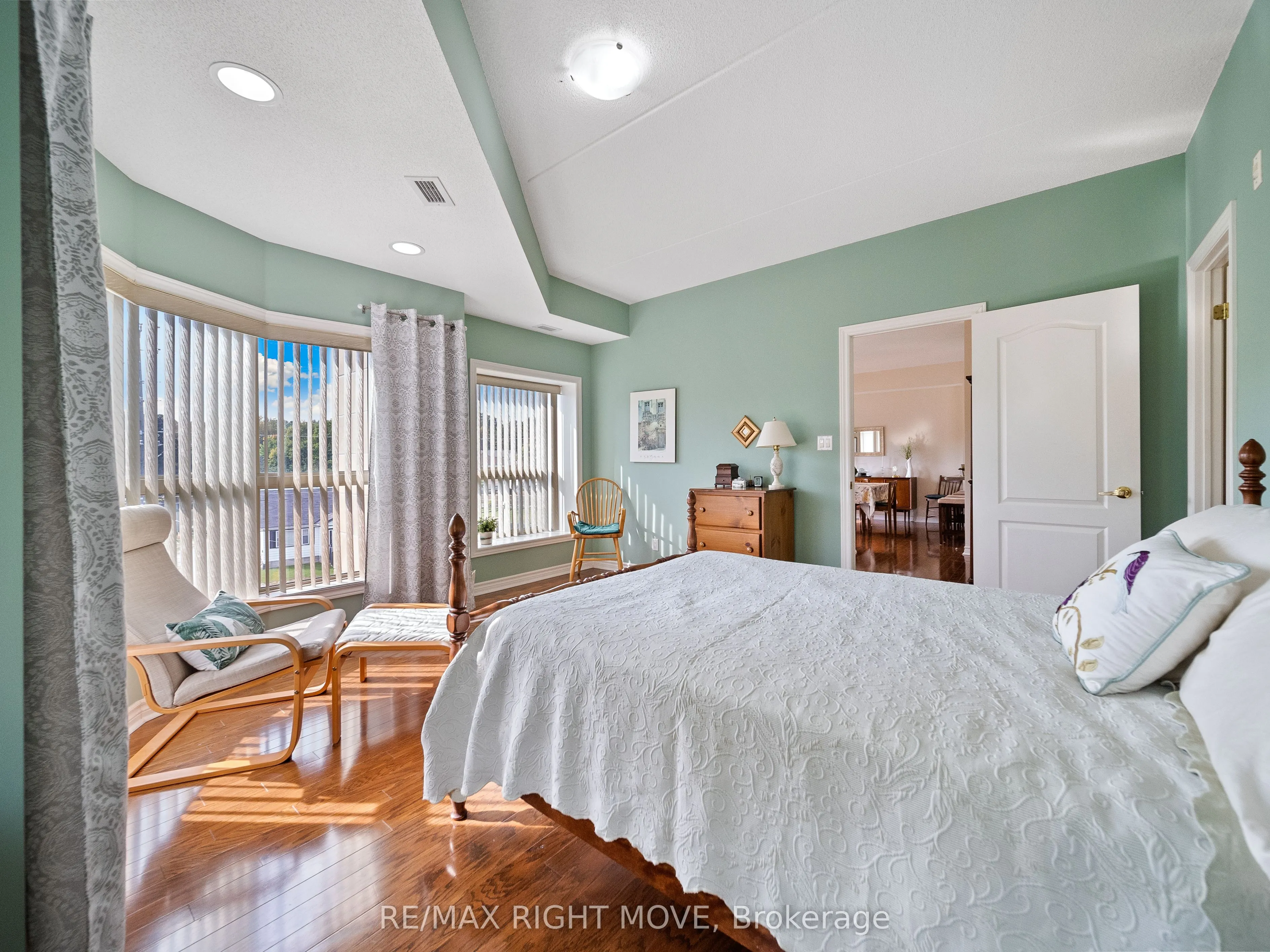 486 LACLIE Street, #410