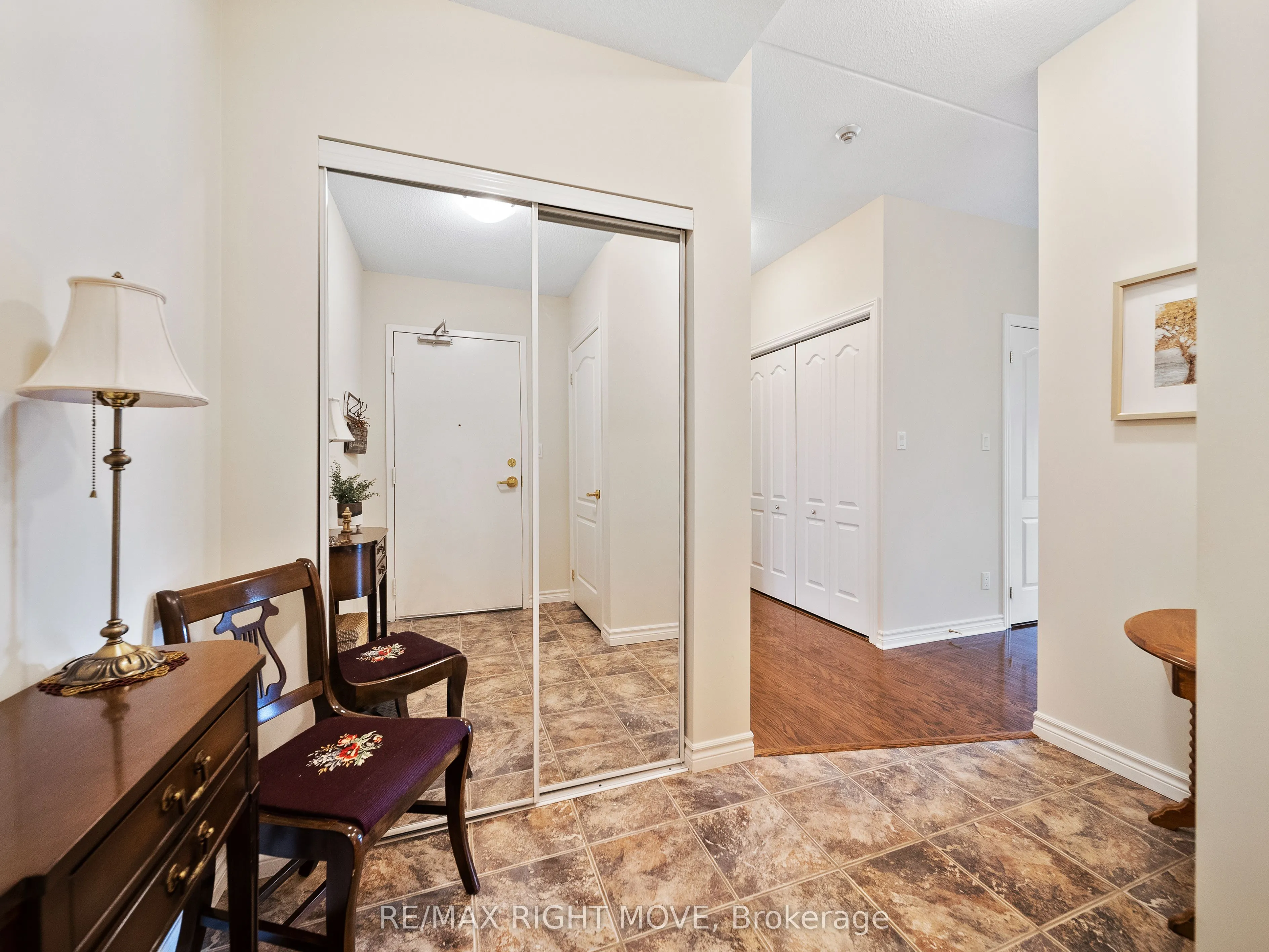 486 LACLIE Street, #410