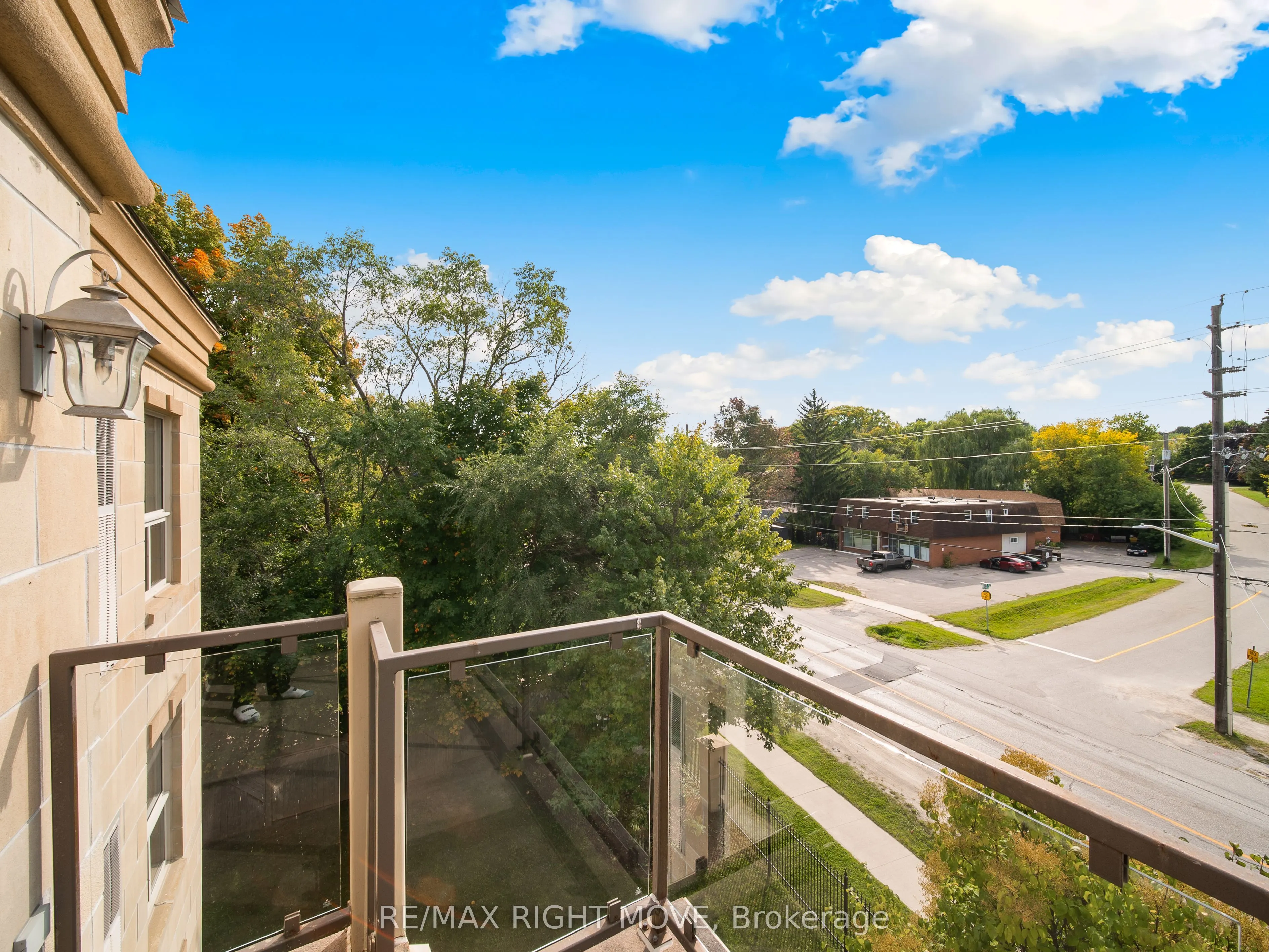 486 LACLIE Street, #410